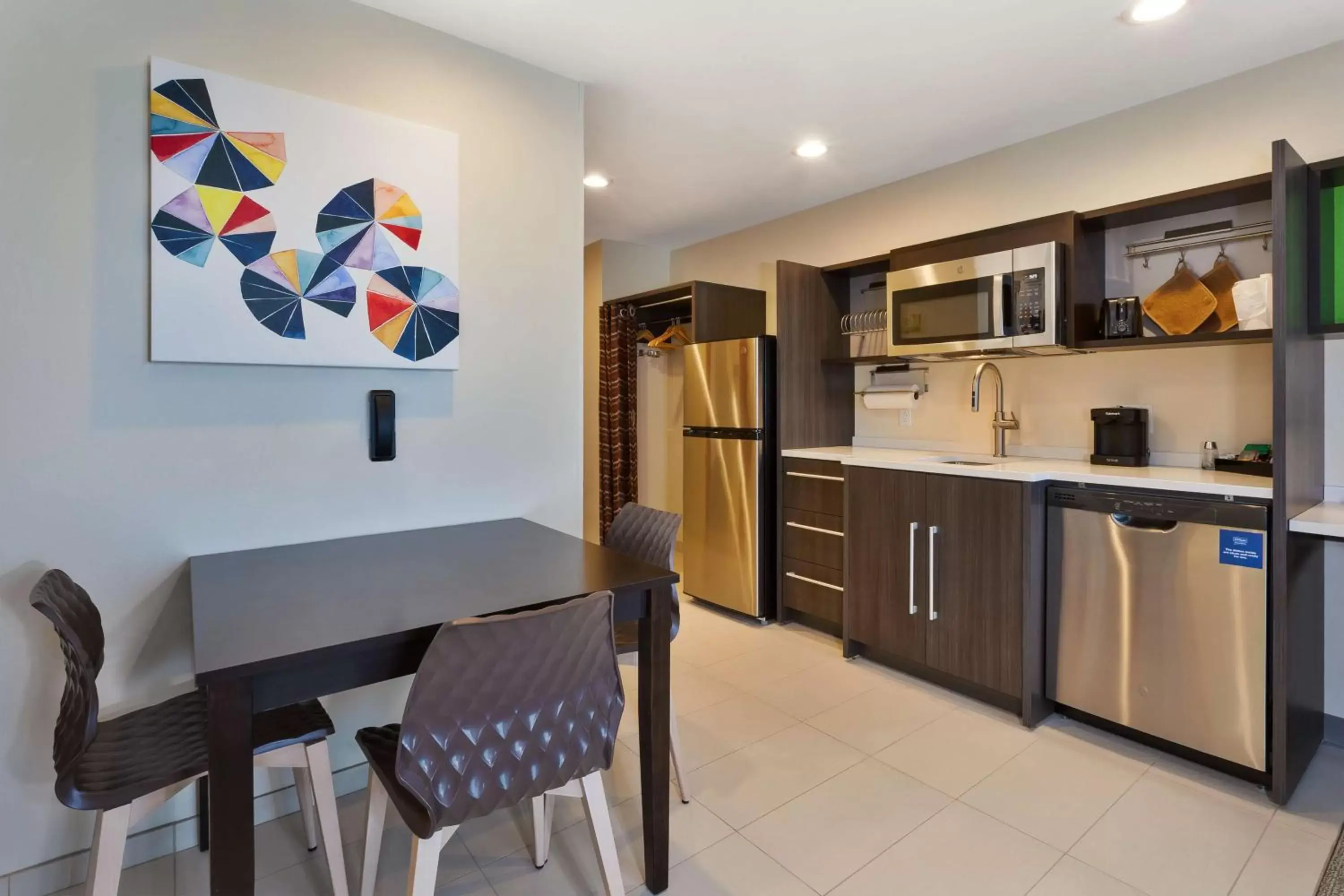 Kitchen or kitchenette, Kitchen/Kitchenette in Home2 Suites By Hilton Tucson Airport, Az