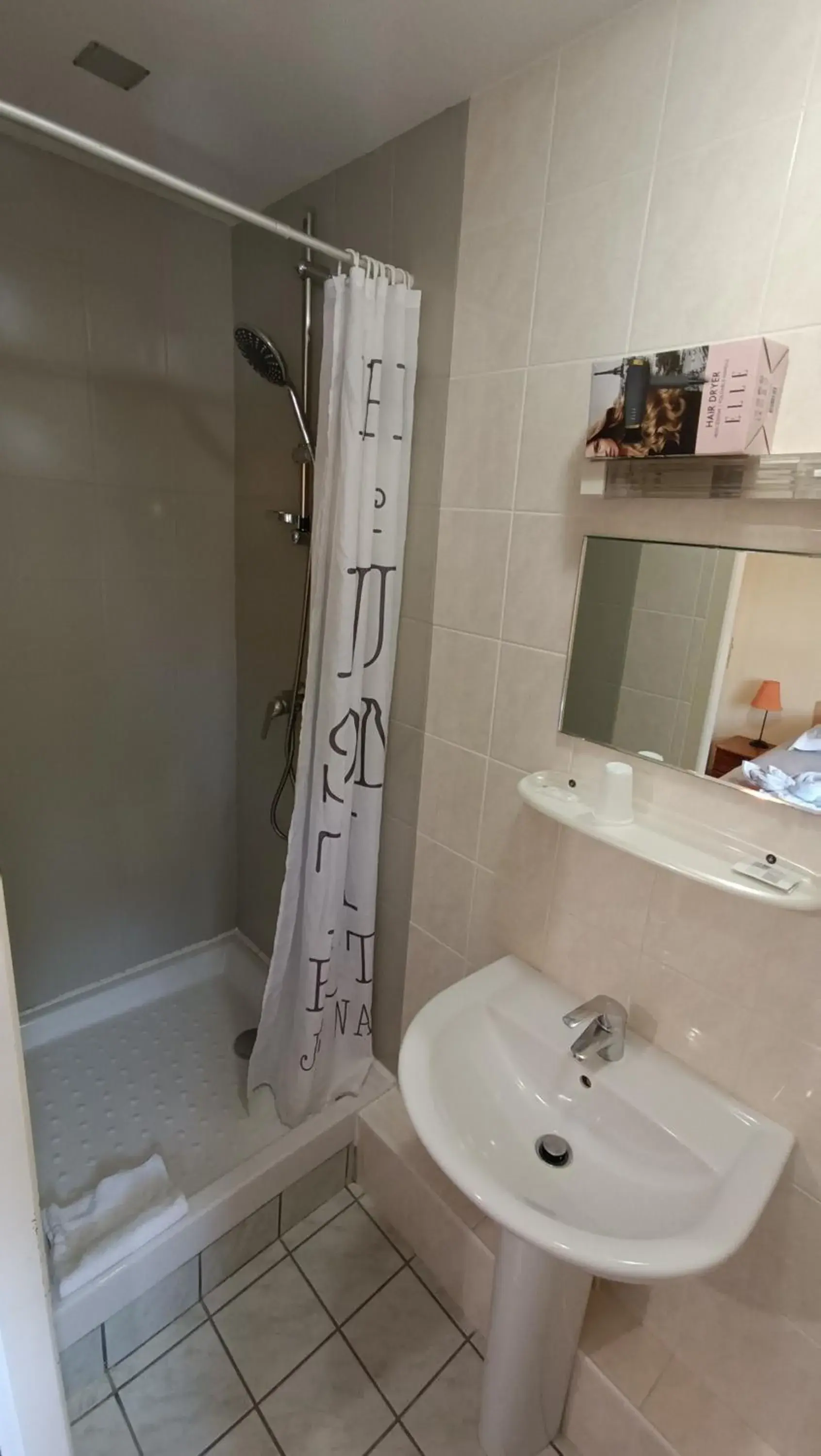 Bathroom in Hôtel Le Pommeil