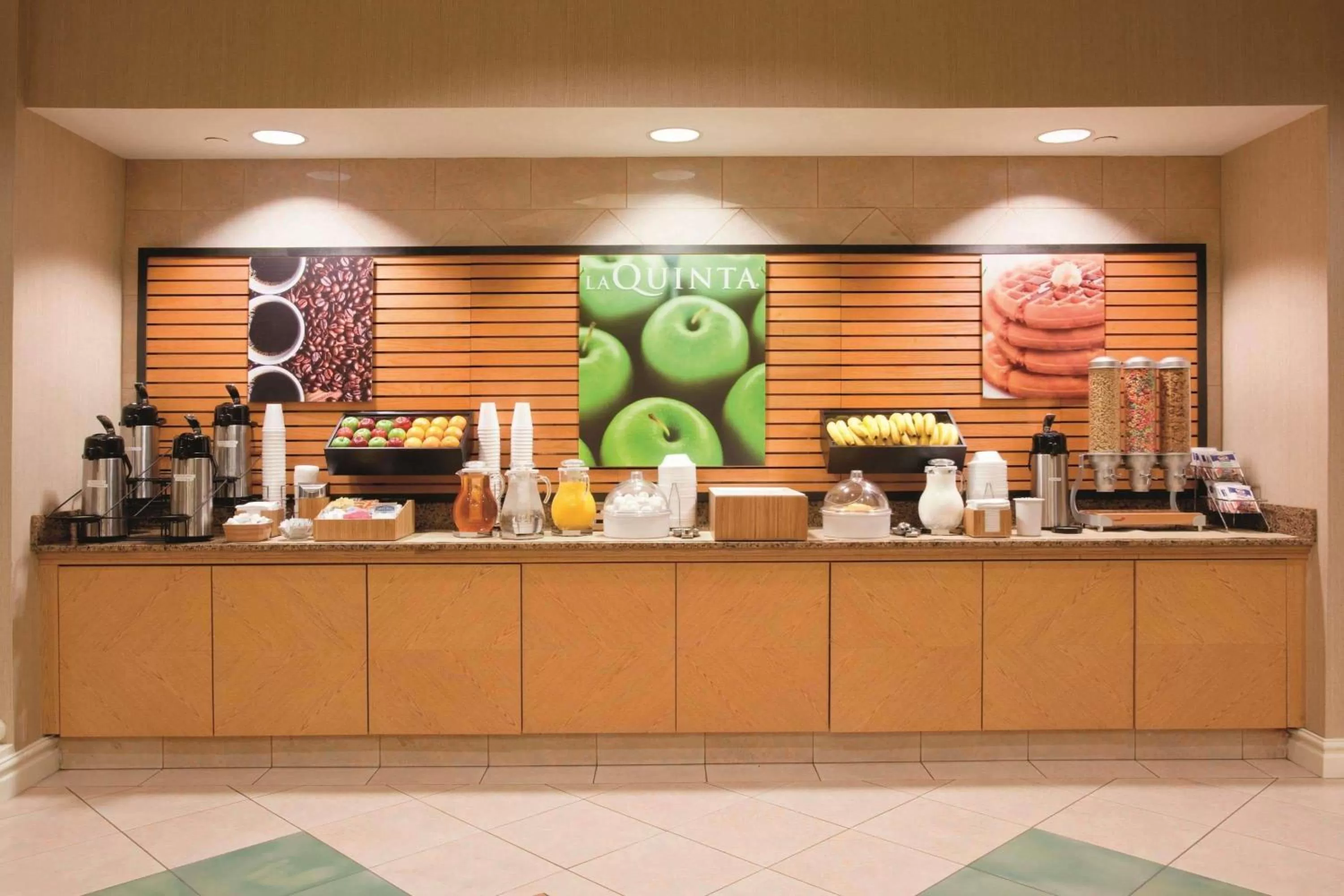 Restaurant/places to eat in La Quinta by Wyndham Colorado Springs South Airport