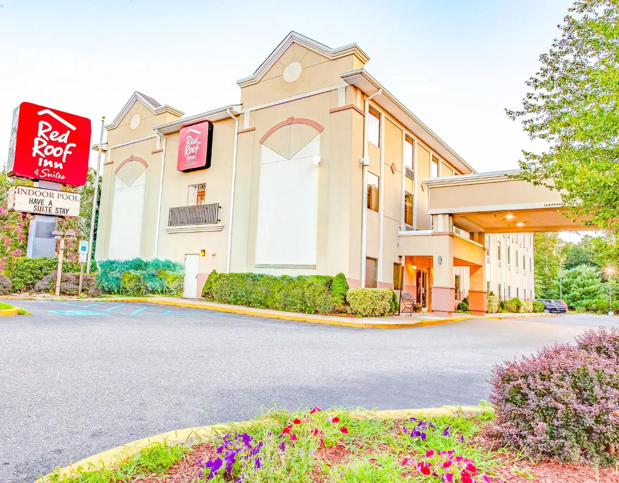 Property Building in Red Roof Inn & Suites Galloway
