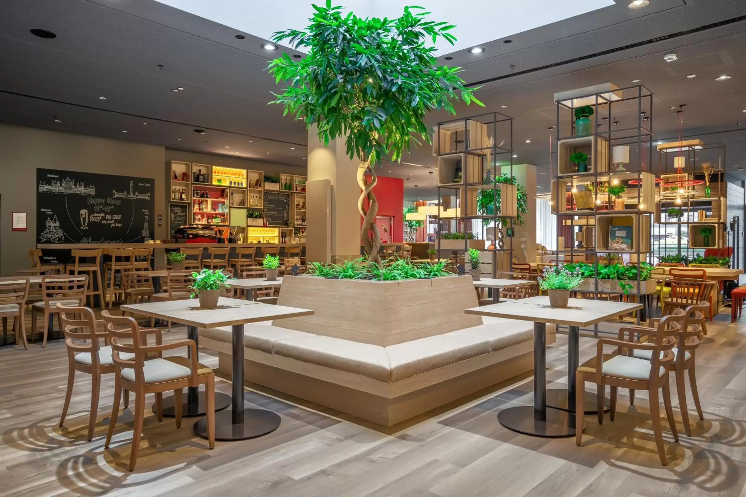 Lounge or bar in IntercityHotel Budapest Lounge or bar in IntercityHotel Budapest