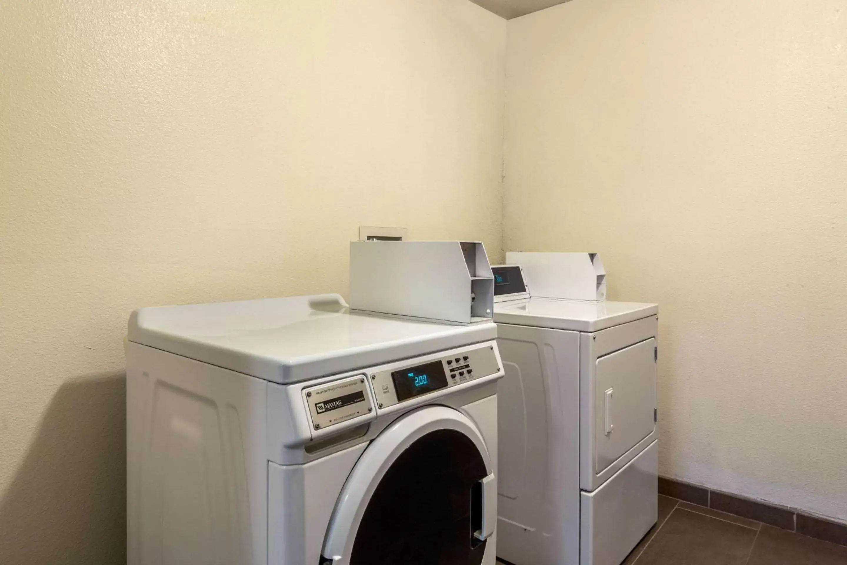 On site, Kitchen/Kitchenette in Quality Inn & Suites Lakewood - Denver Southwest