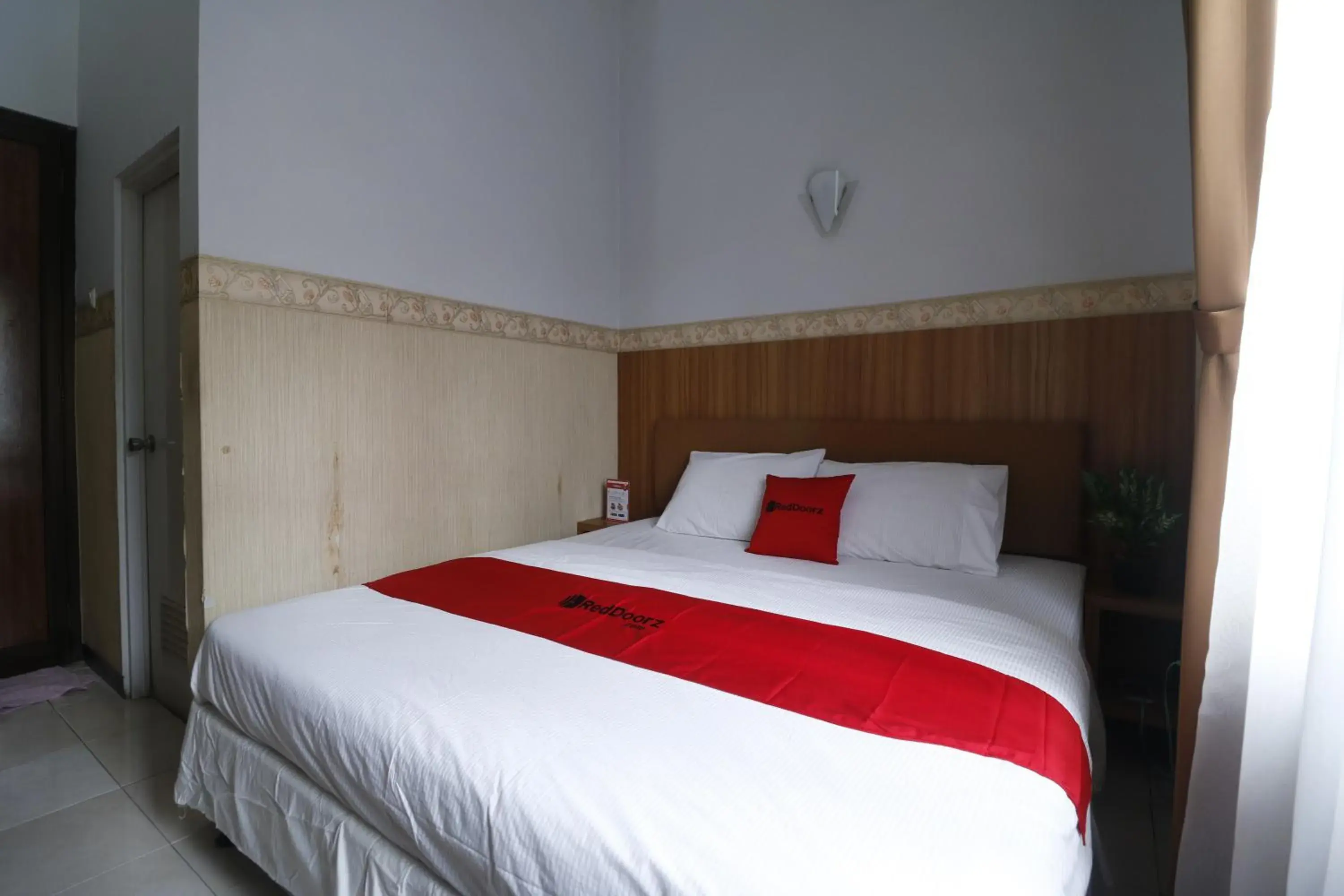 Bedroom, Bed in RedDoorz Plus near Undip Tembalang Bedroom, Bed in RedDoorz Plus near Undip Tembalang