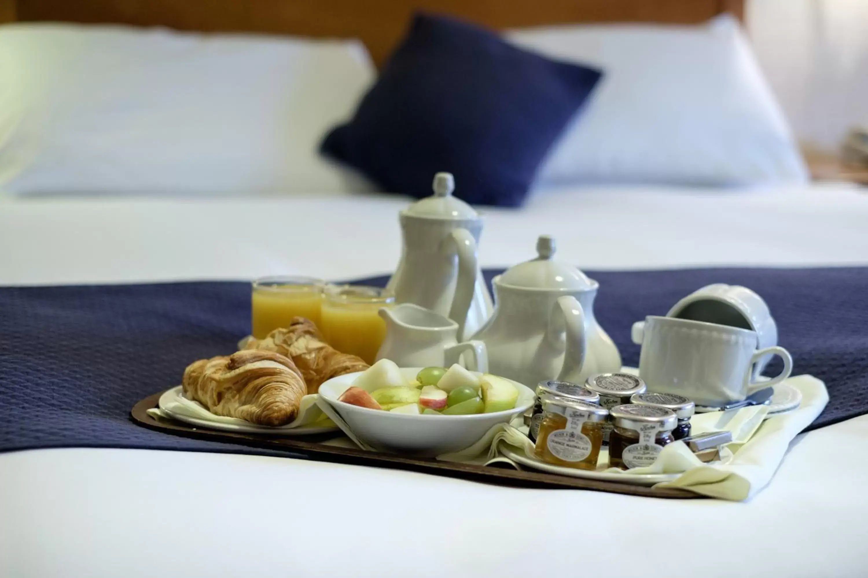 Bed, Breakfast in The Cathedral Hotel