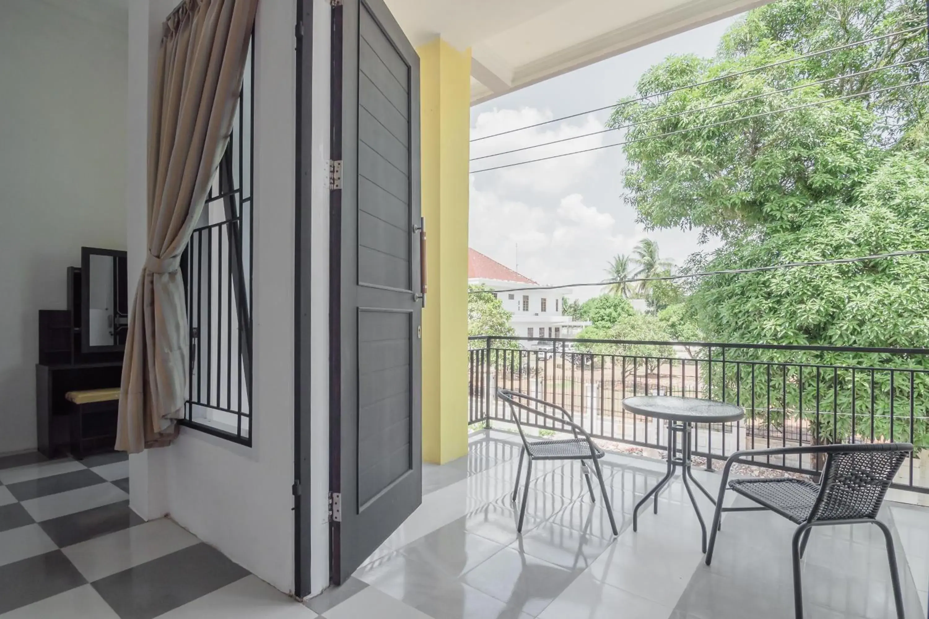 Bedroom, Balcony/Terrace in RedDoorz near Sultan Thaha Airport Jambi