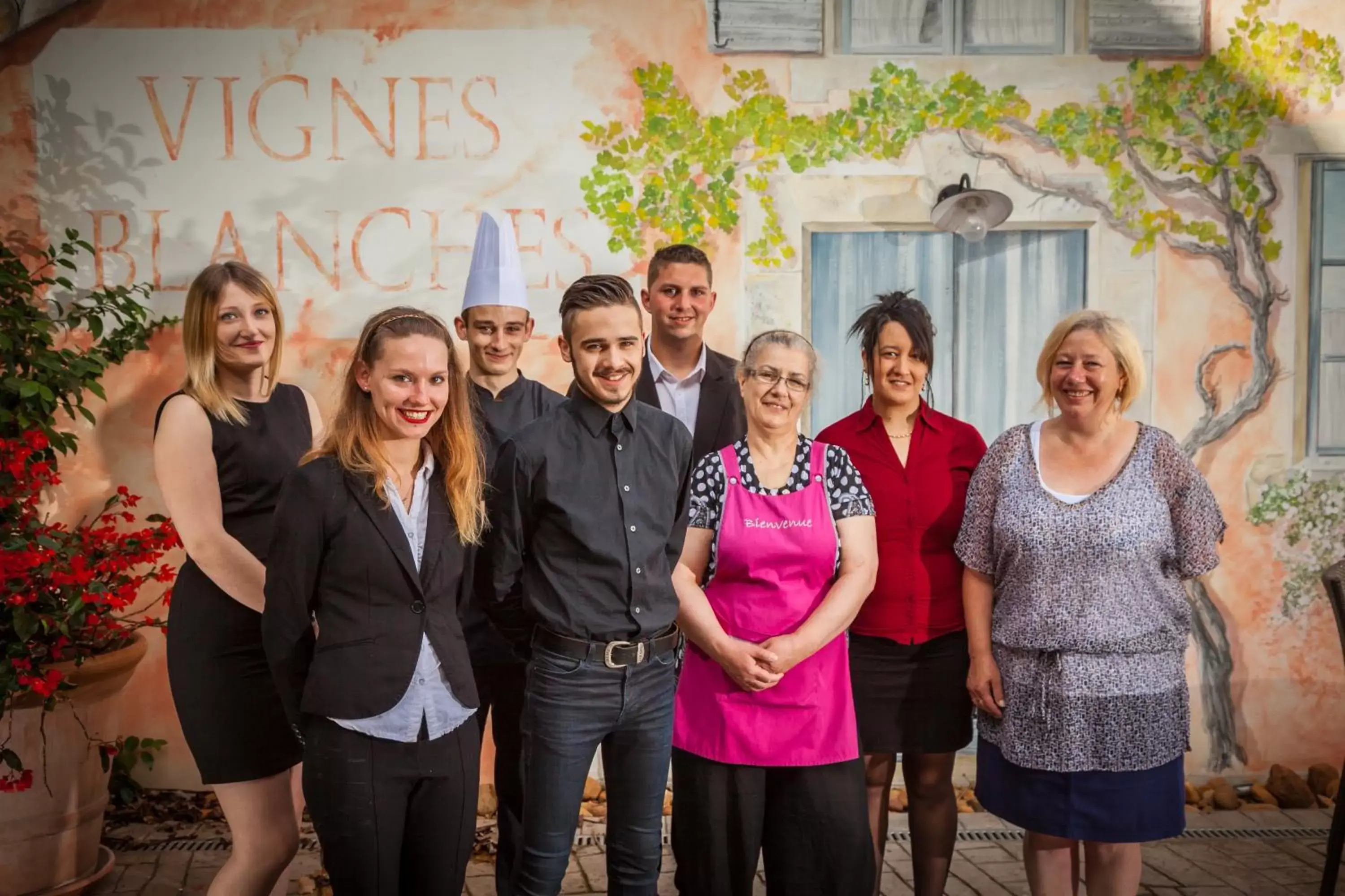 Staff in Logis VIGNES BLANCHES*** Hôtel Cosy et restaurant de terroir