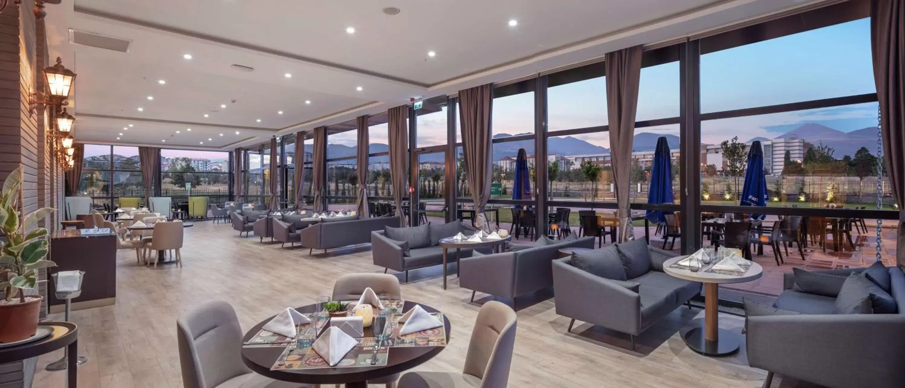 Dining area, Restaurant/Places to Eat in Hilton Garden Inn Erzurum