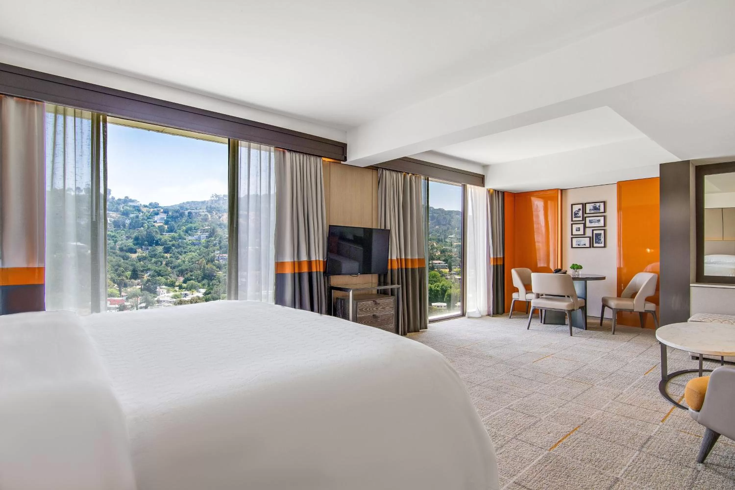 Bedroom, Bed in Sheraton Universal