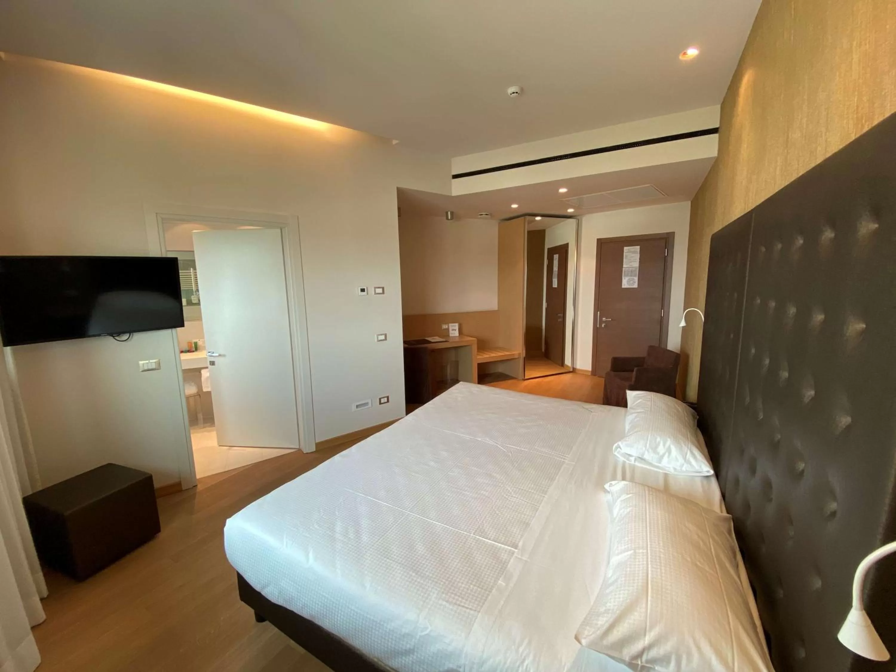 Bedroom, Bed in Devero Hotel & Spa, BW Signature Collection