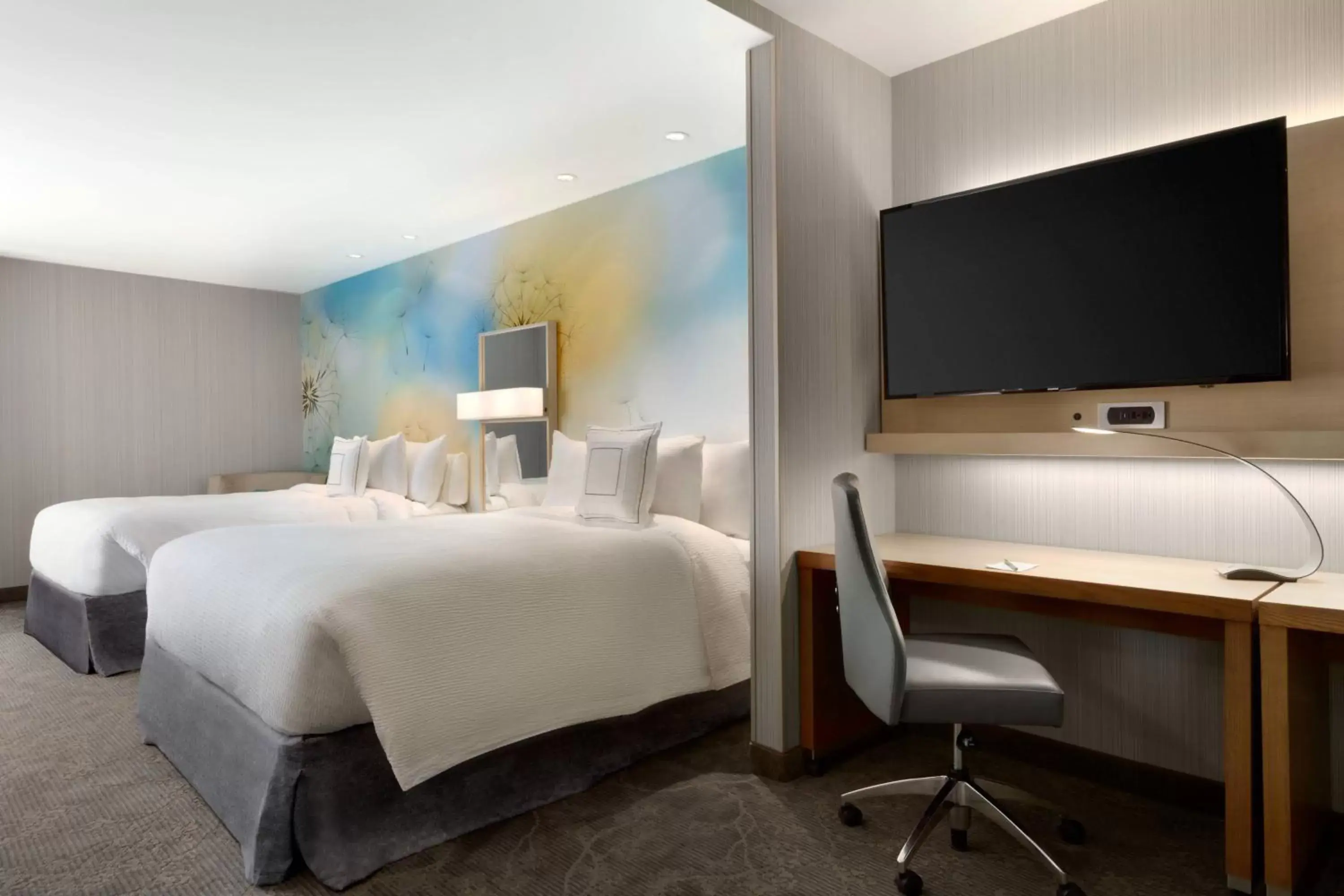 Photo of the whole room, Bed in Courtyard by Marriott Toronto Mississauga/West