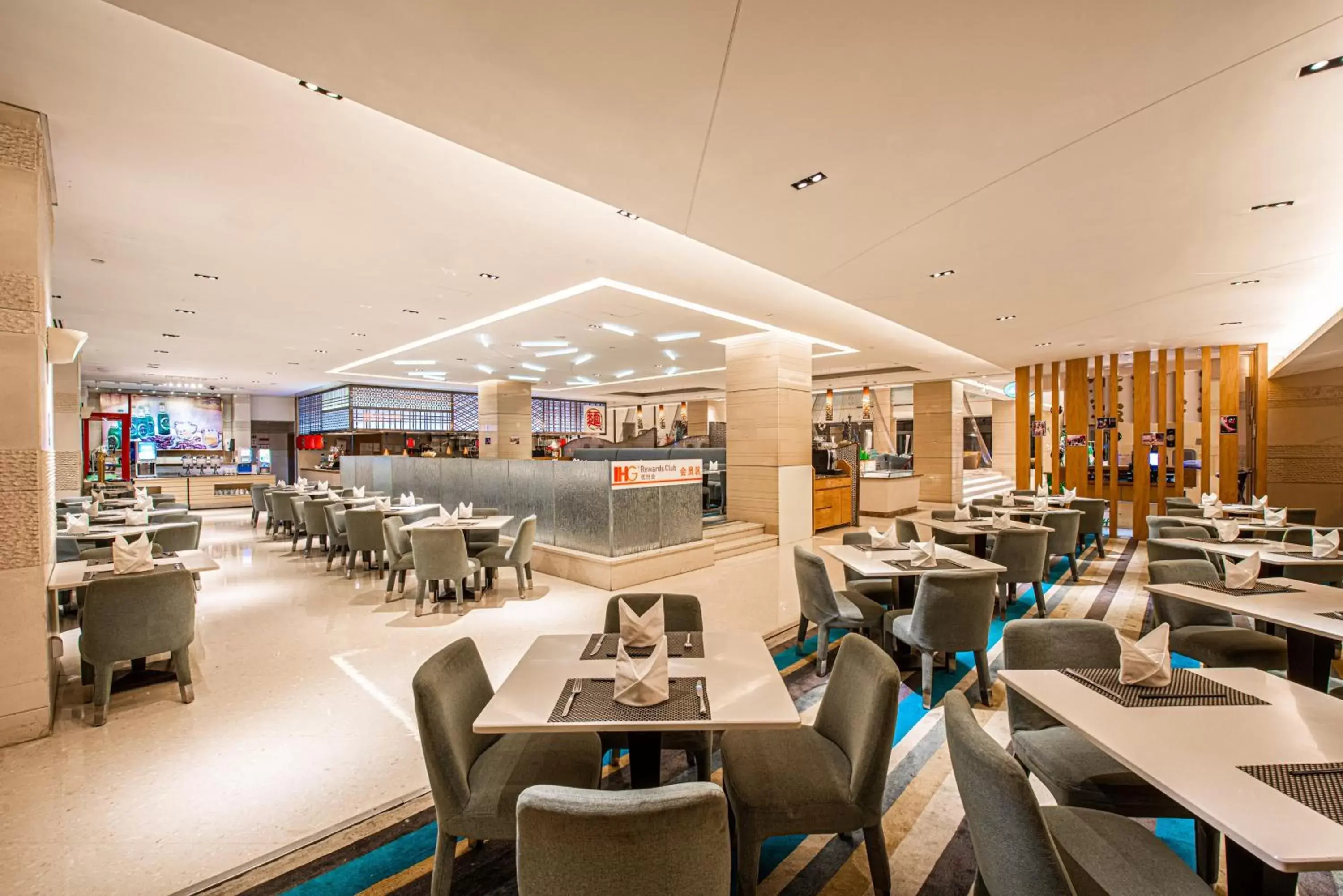 Restaurant/Places to Eat in Holiday Inn Qingdao City Center, an IHG Hotel - Shopping MALL