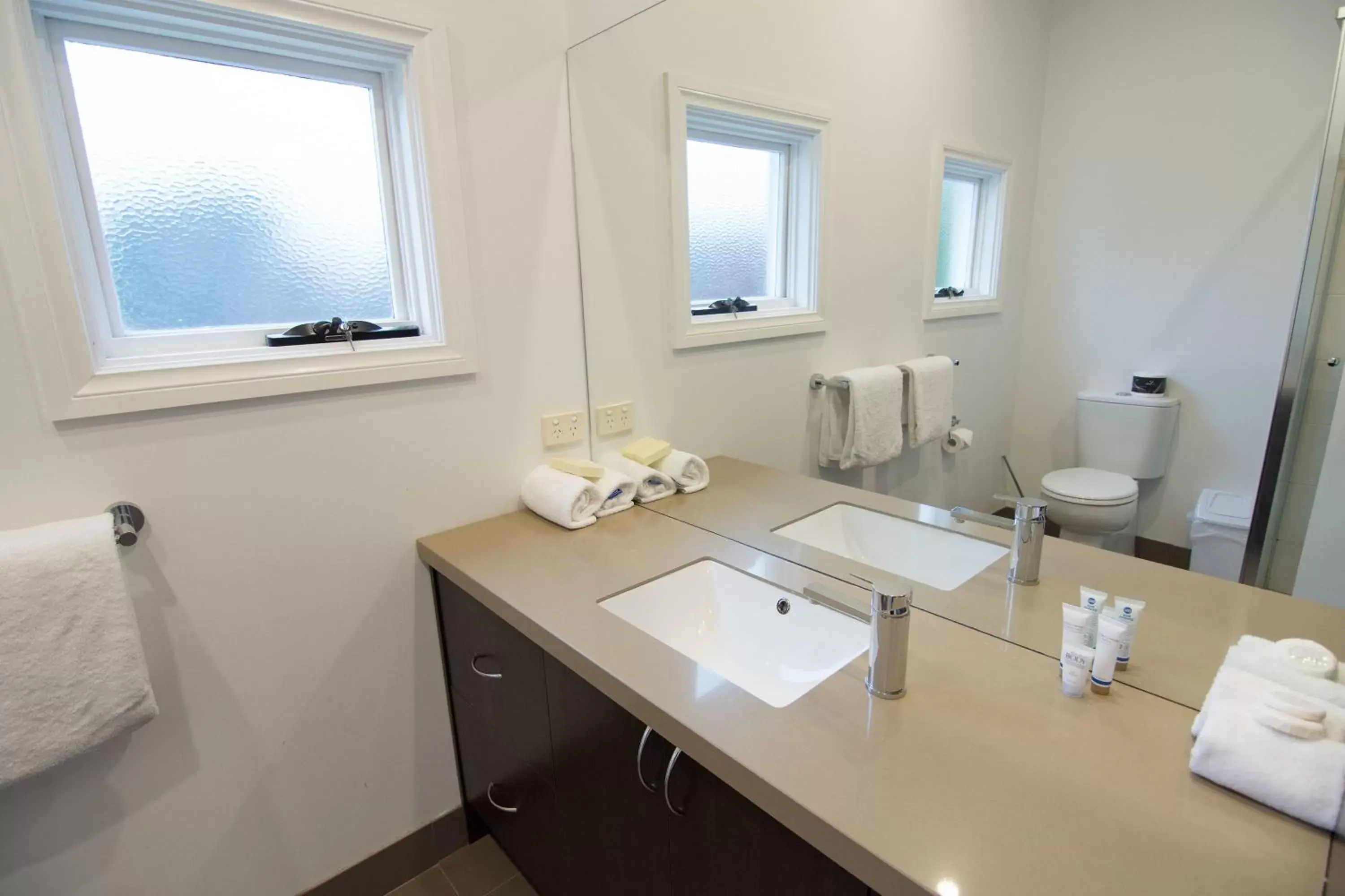 Bathroom in Best Western Plus Buckingham International Bathroom in Best Western Plus Buckingham International