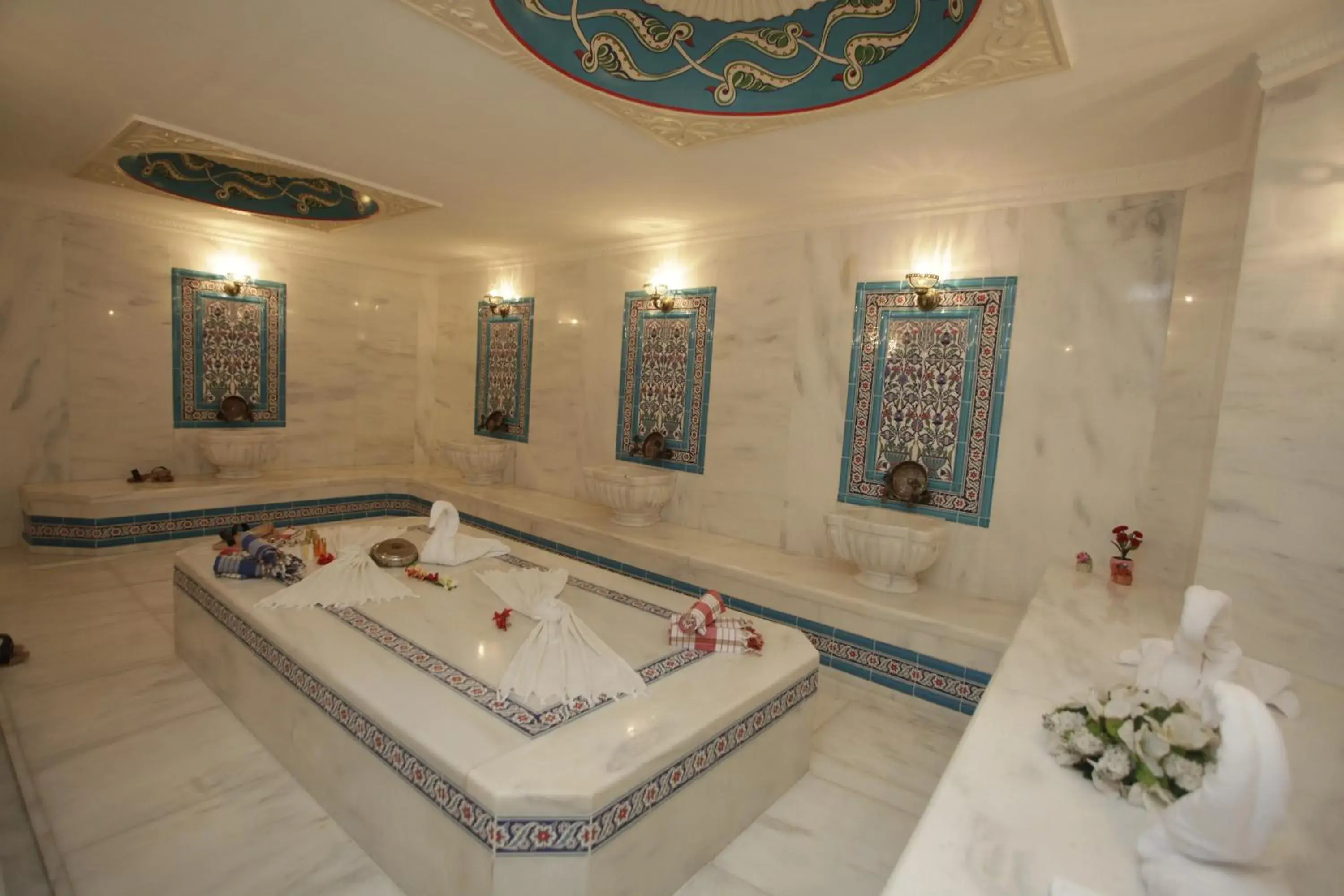 Hot Tub, Bathroom in Marmaray Hotel