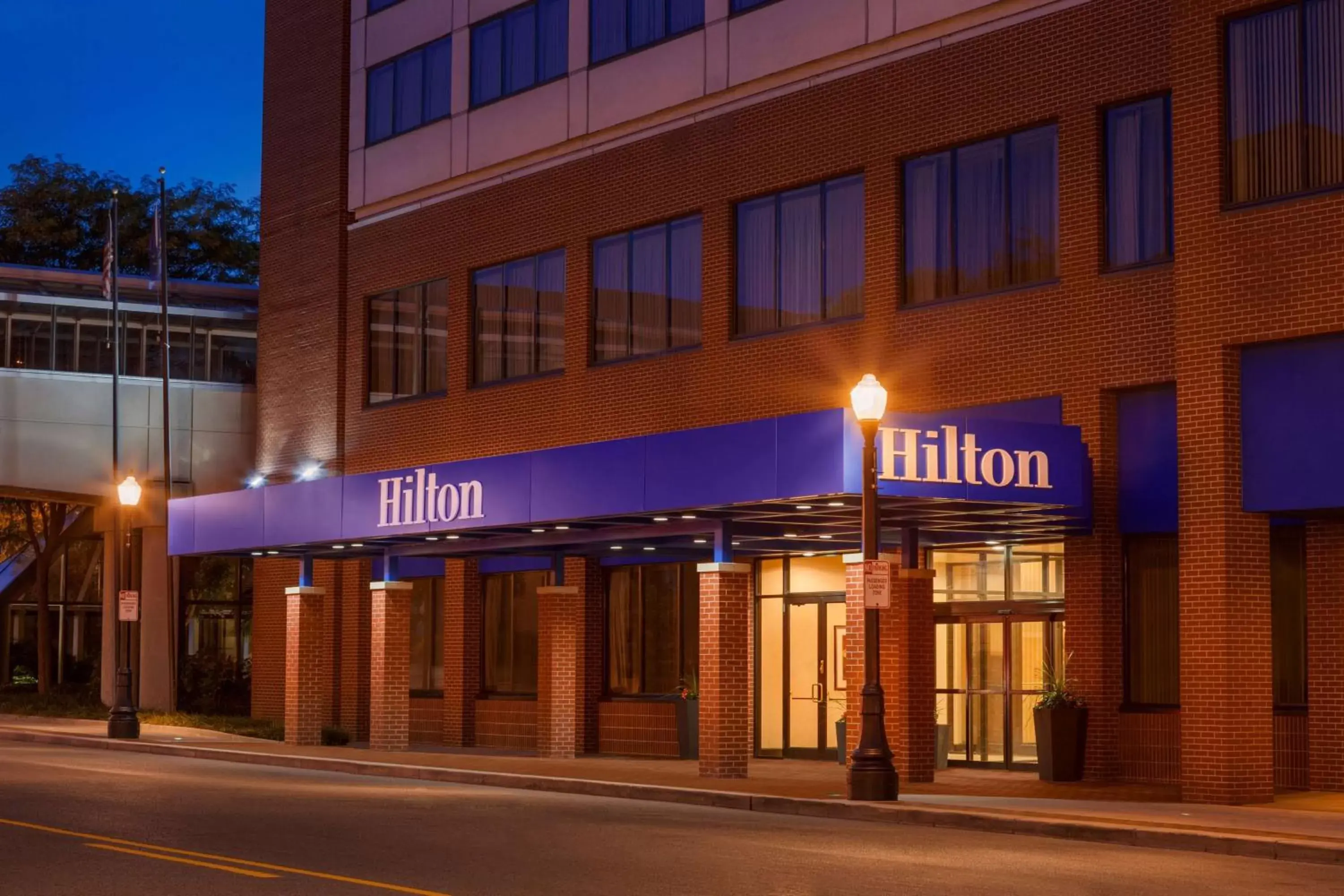 Property building in Hilton Fort Wayne at the Grand Wayne Convention Center Property building in Hilton Fort Wayne at the Grand Wayne Convention Center
