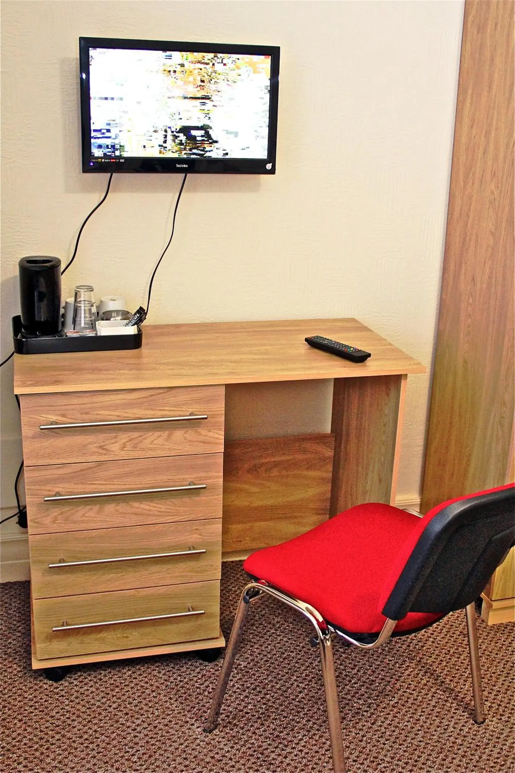 TV and multimedia, TV/Entertainment Center in OYO Central Hotel Golders Green