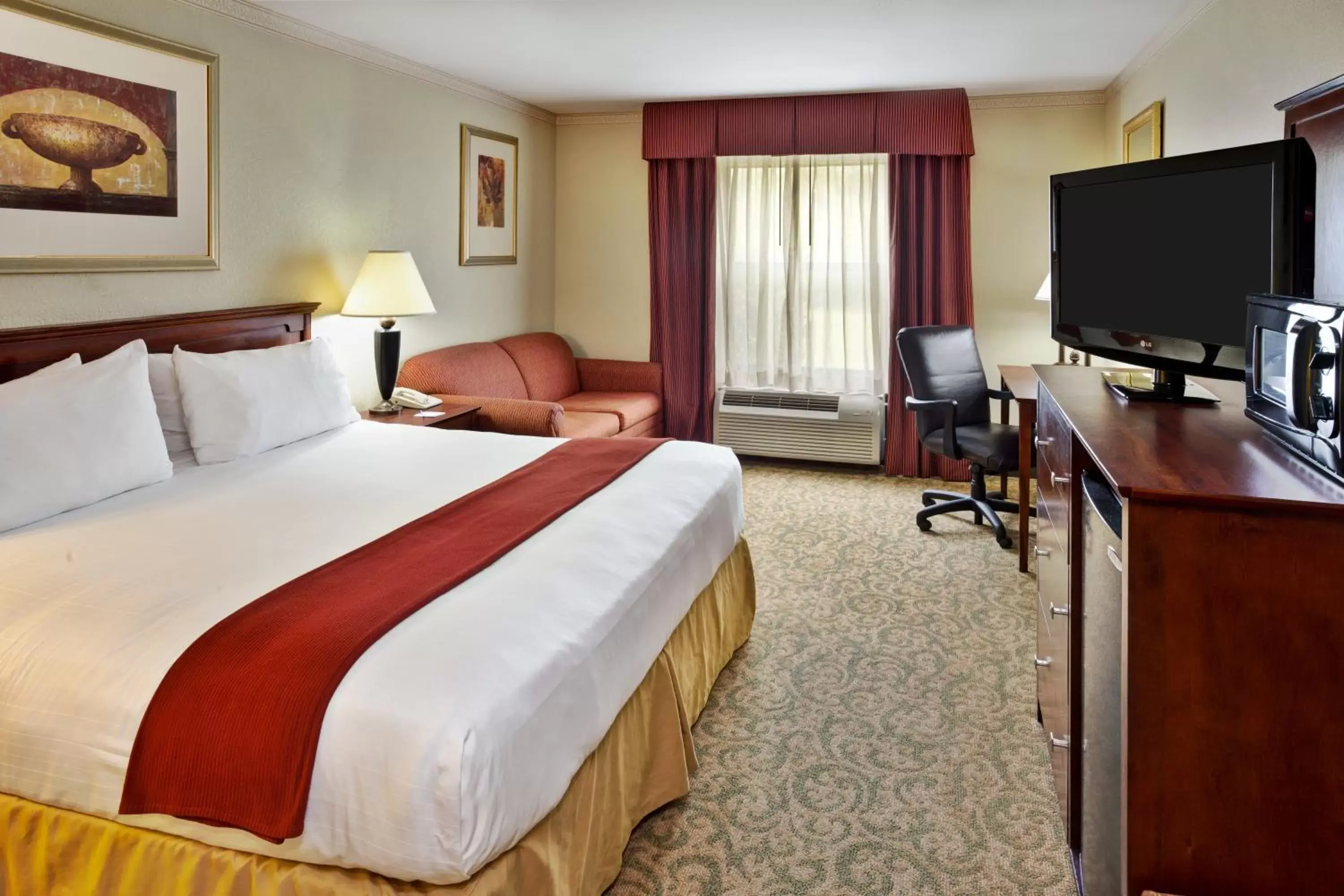 Photo of the whole room, Bed in Holiday Inn Express Breaux Bridge, an IHG Hotel