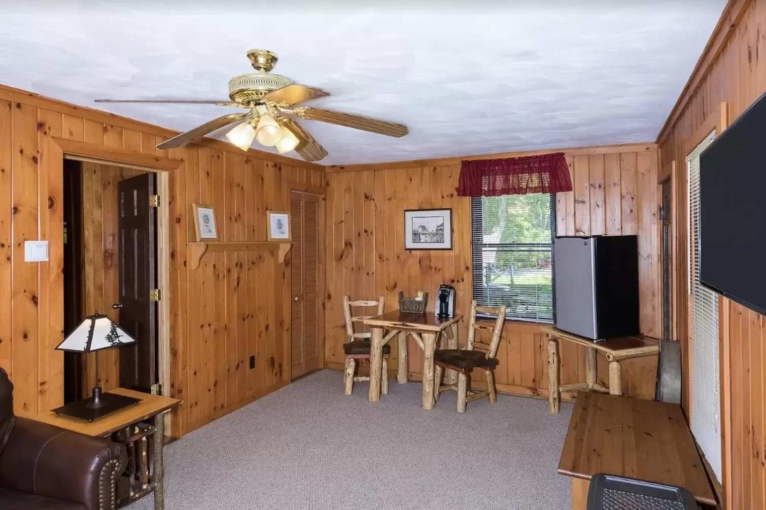View (from property/room), TV/Entertainment Center in Great Pines