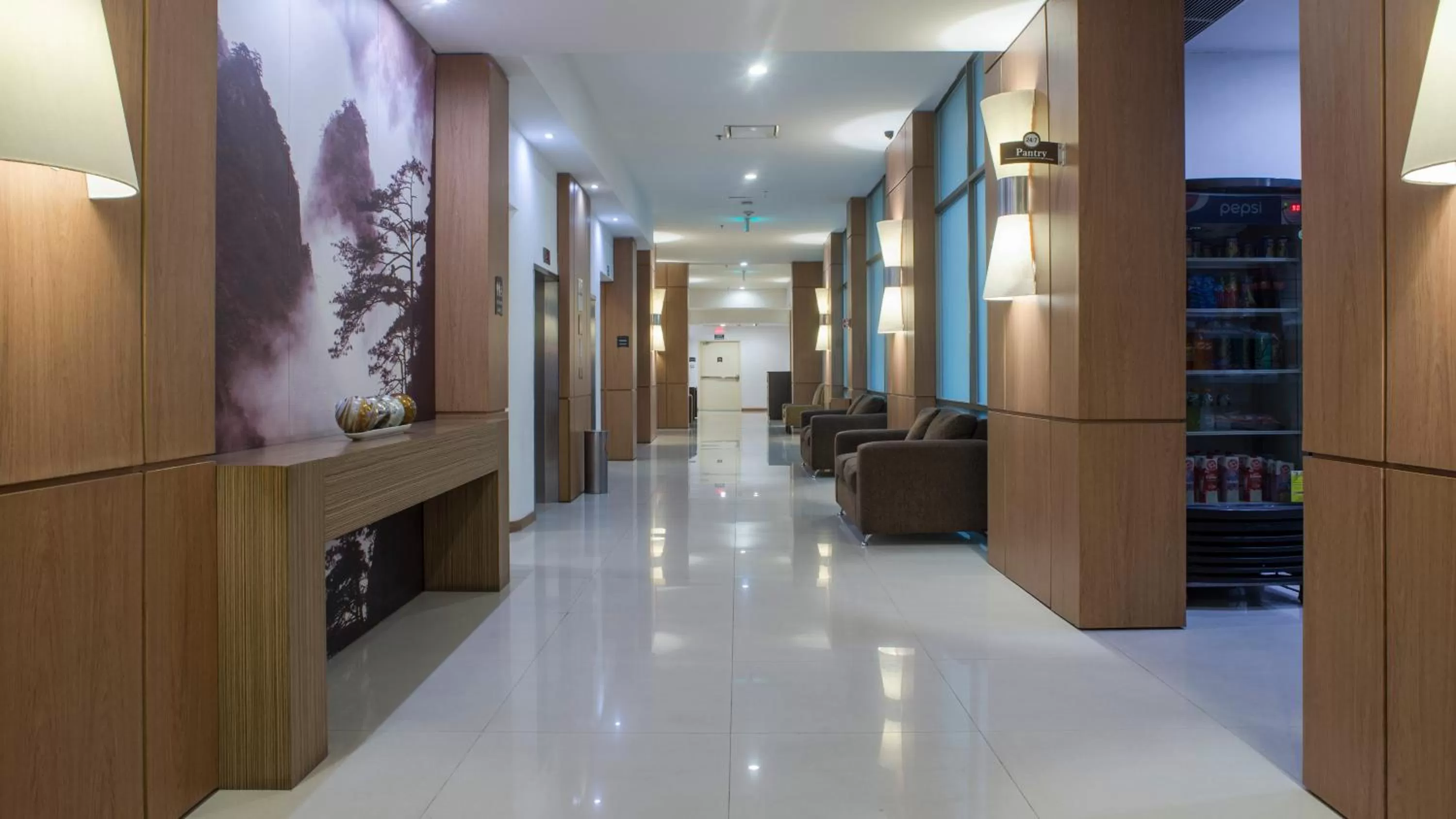 Lobby or reception in Staybridge Suites Guadalajara Expo by IHG