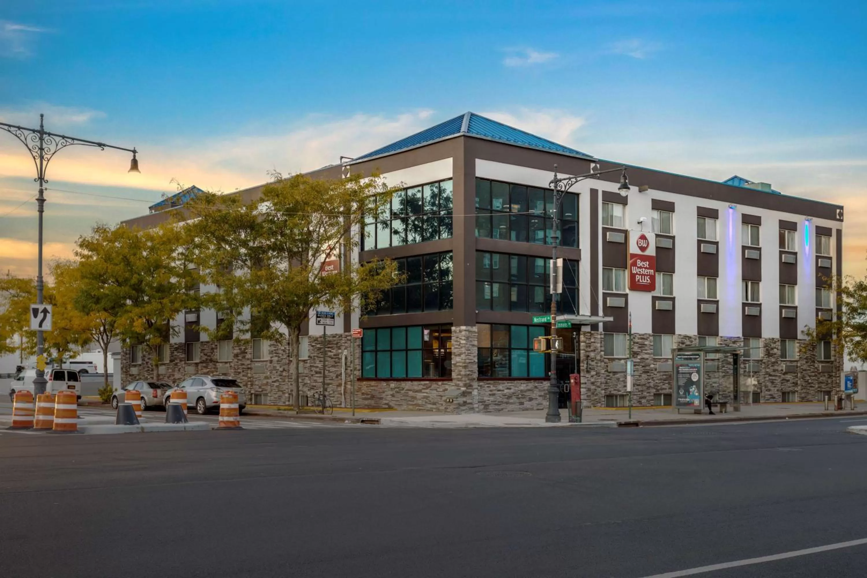 Property building in Best Western Plus Brooklyn Bay Hotel