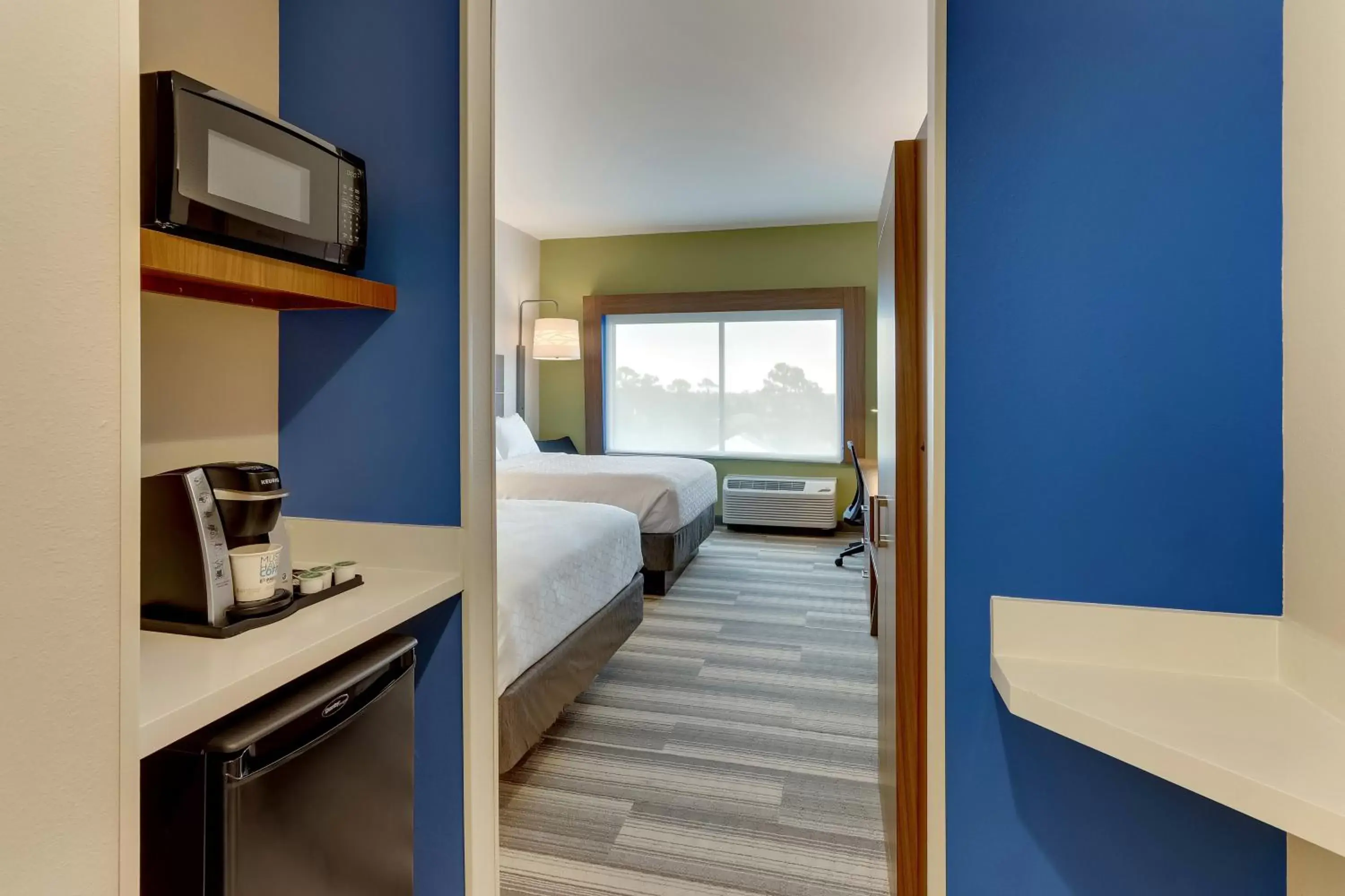 Bedroom, Bed in Holiday Inn Express - Wilmington - Porters Neck, an IHG Hotel