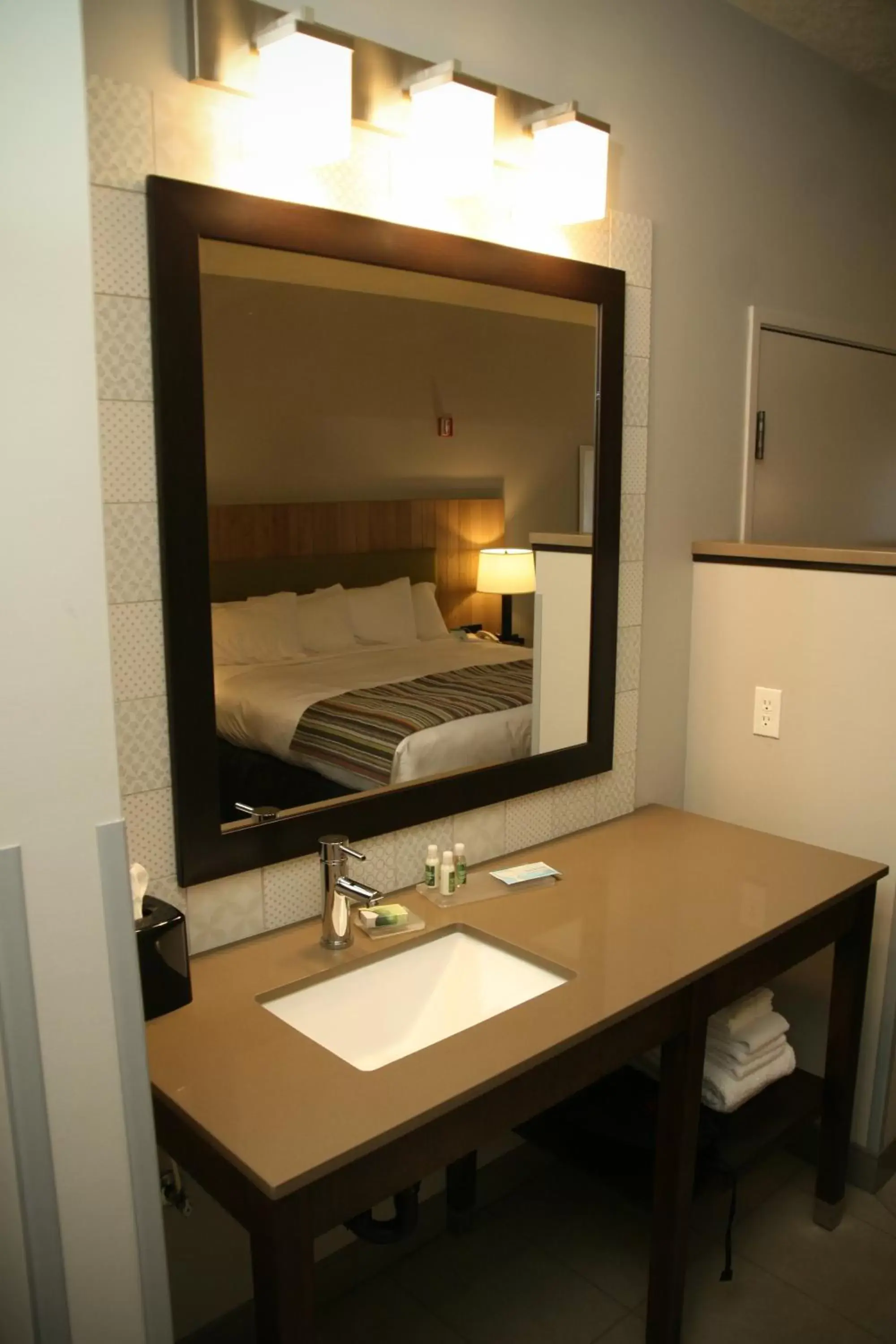 King Room - Non-Smoking in Country Inn & Suites by Radisson, Prineville, OR King Room - Non-Smoking in Country Inn & Suites by Radisson, Prineville, OR