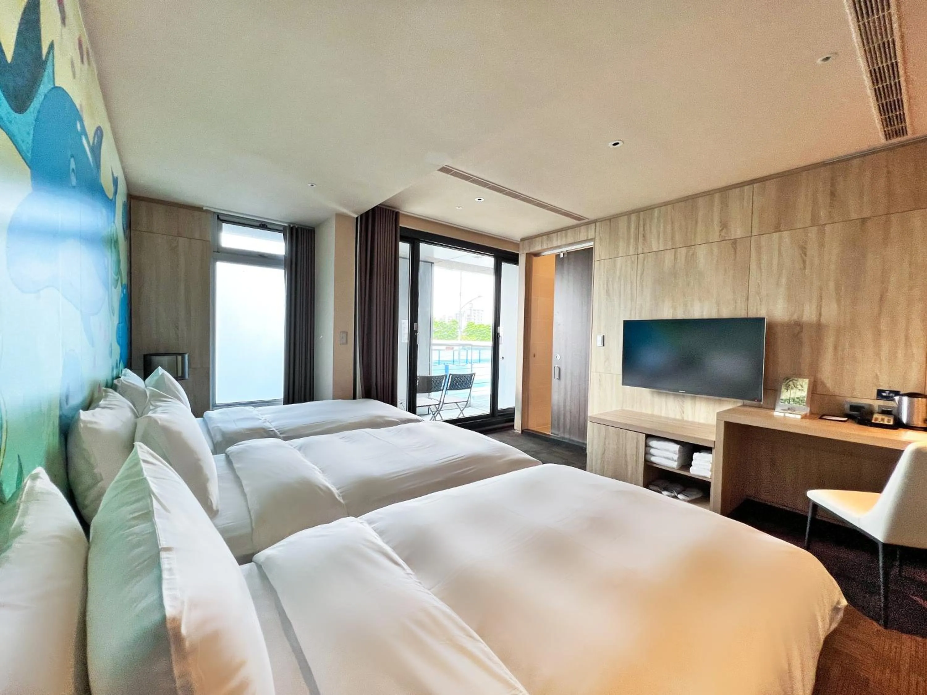 Communal lounge/ TV room in Wallsun Hotel