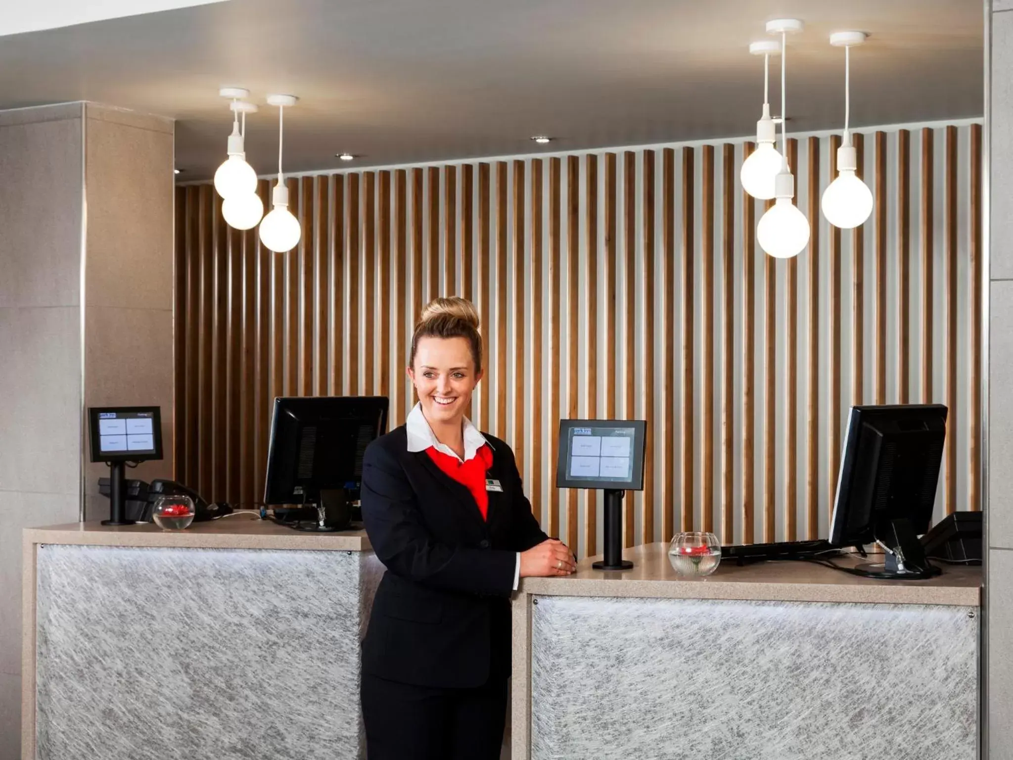 Staff, Lobby/Reception in Northampton Town Centre Hotel by Accor