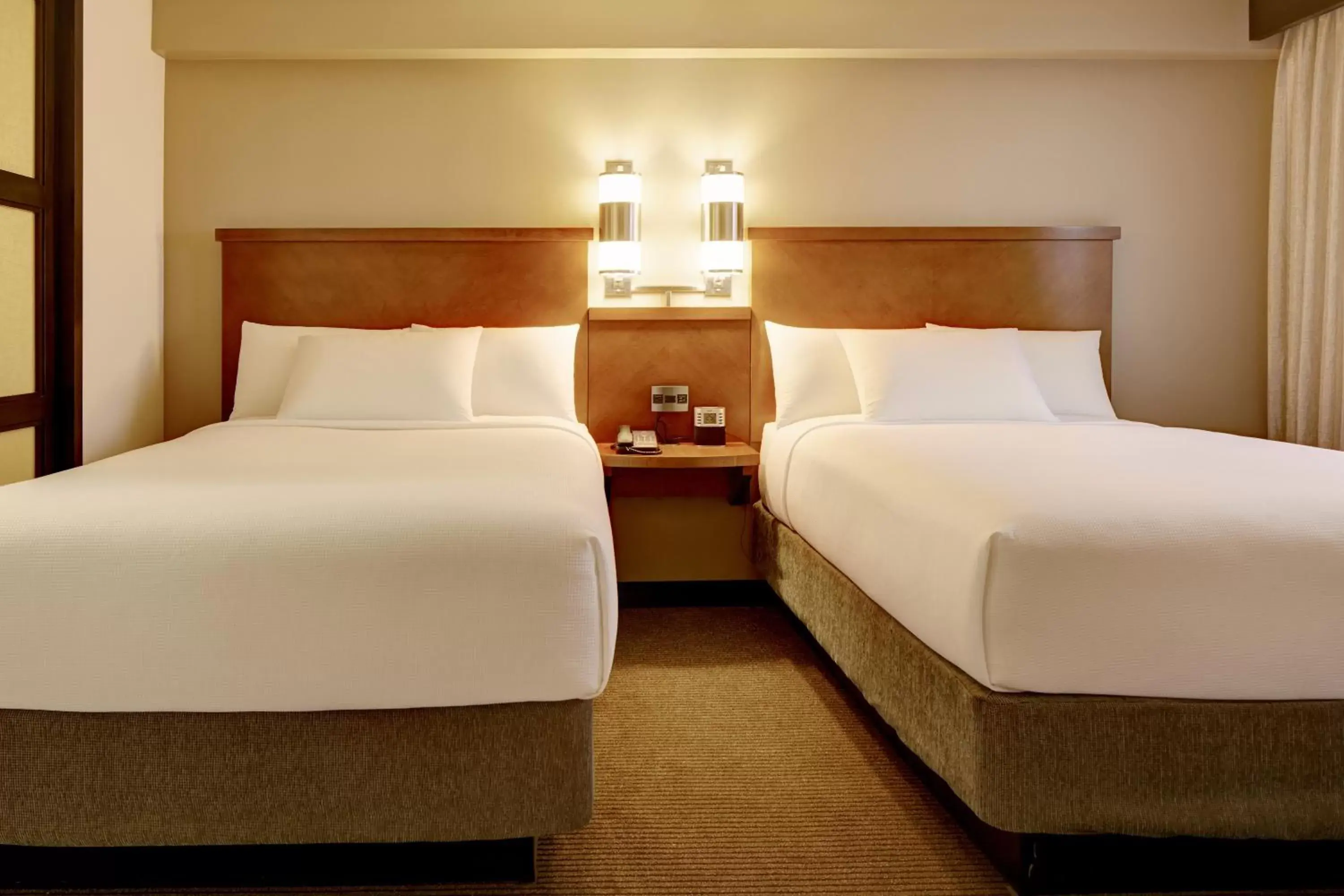 Bed in Hyatt Place Dallas/North Arlington/Grand Prairie