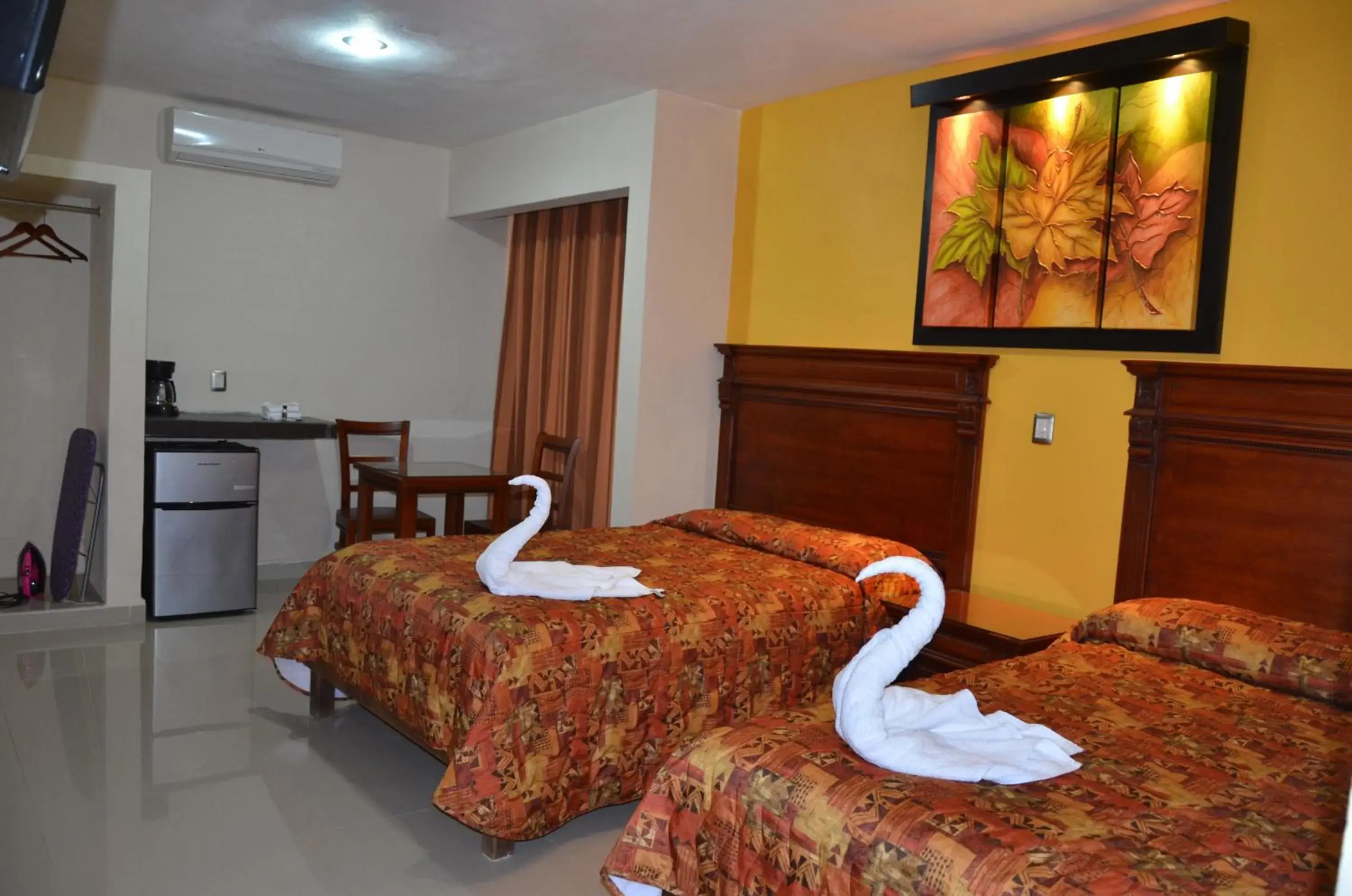 Photo of the whole room, Bed in Terracota Corner Rooms