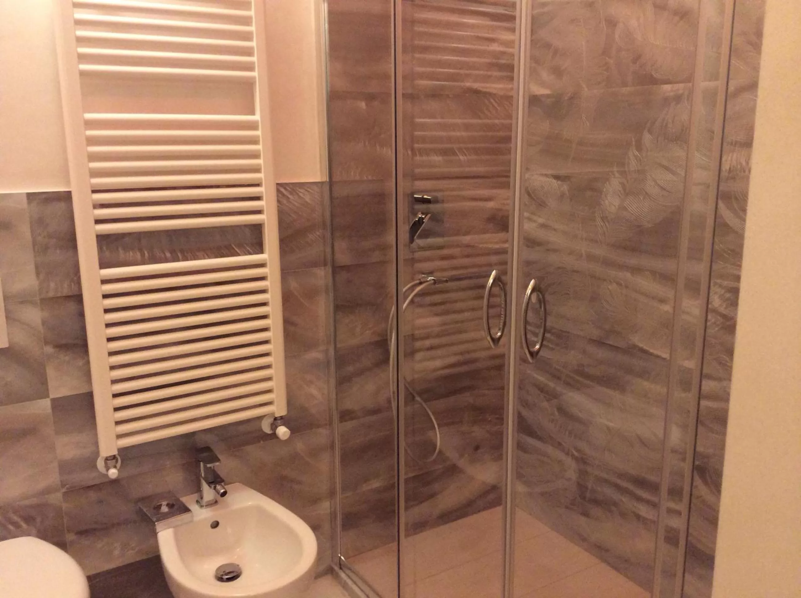 Shower in Suite Le Perle