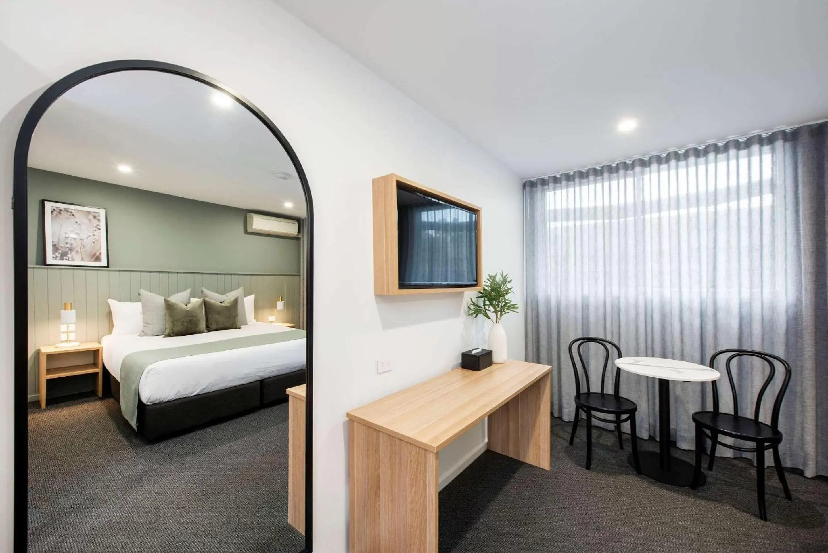 TV and multimedia, TV/Entertainment Center in Aden Hotel Mudgee