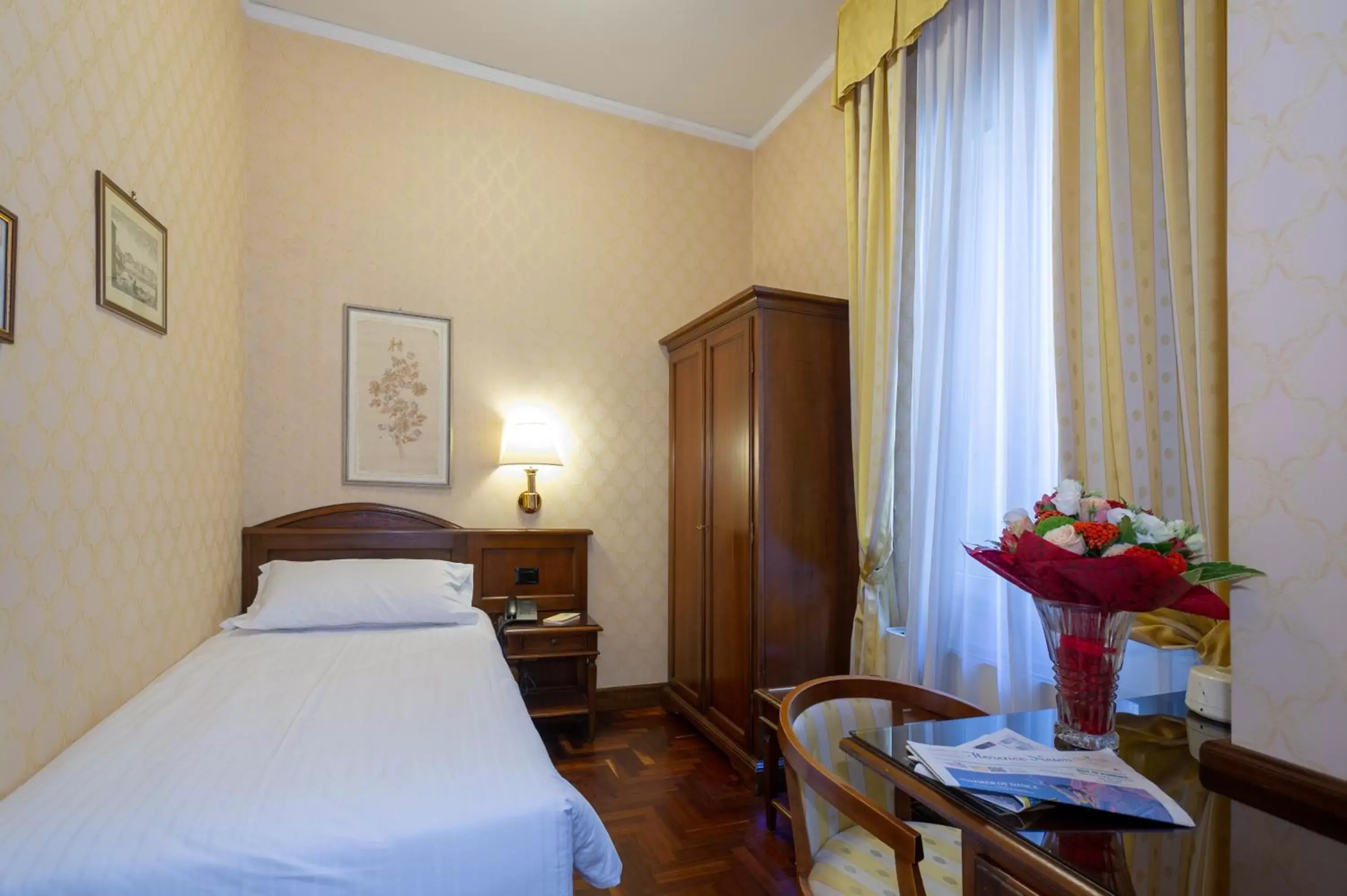 Bed in Hotel Boccaccio