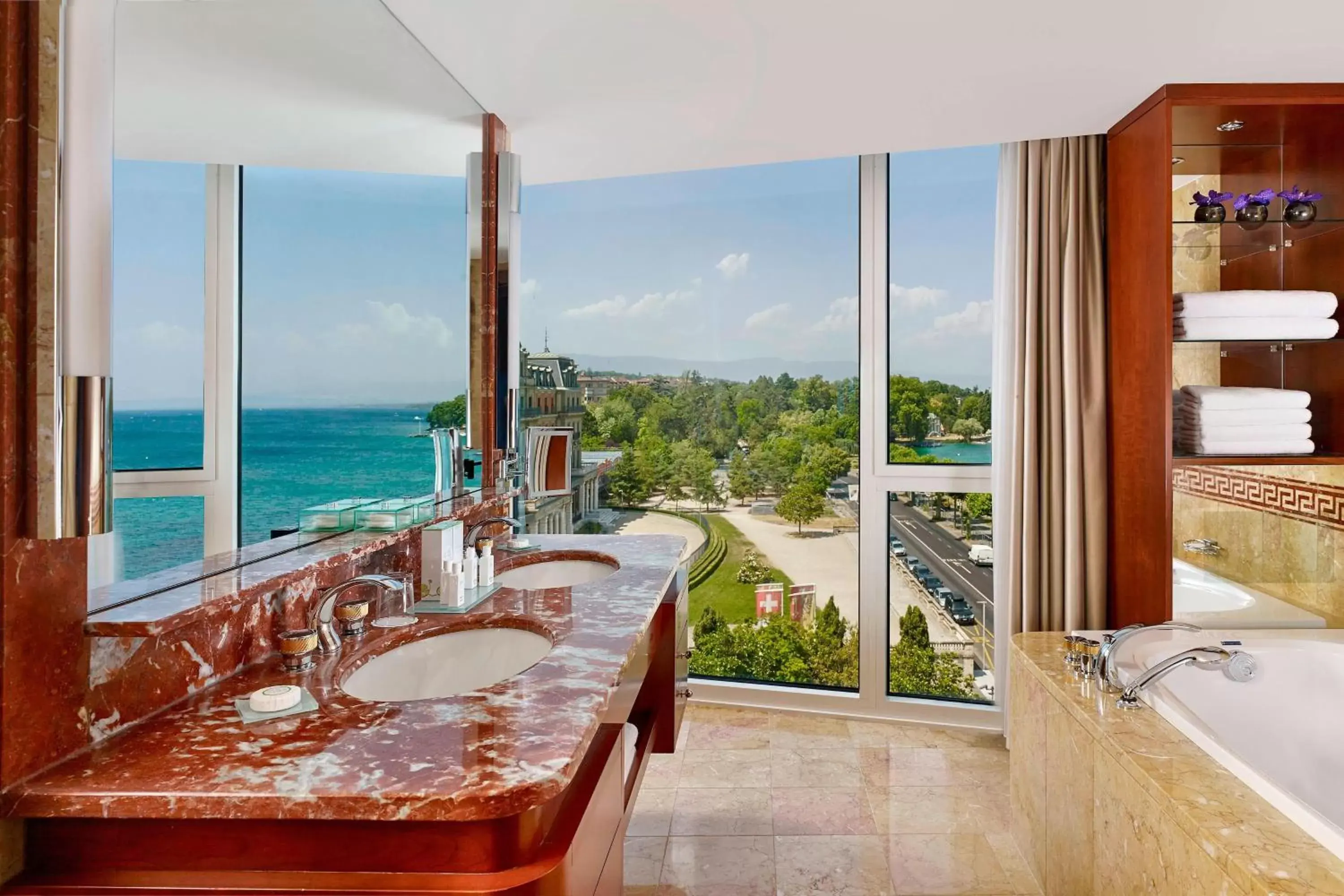 Bathroom in Hotel President Wilson, a Luxury Collection Hotel, Geneva