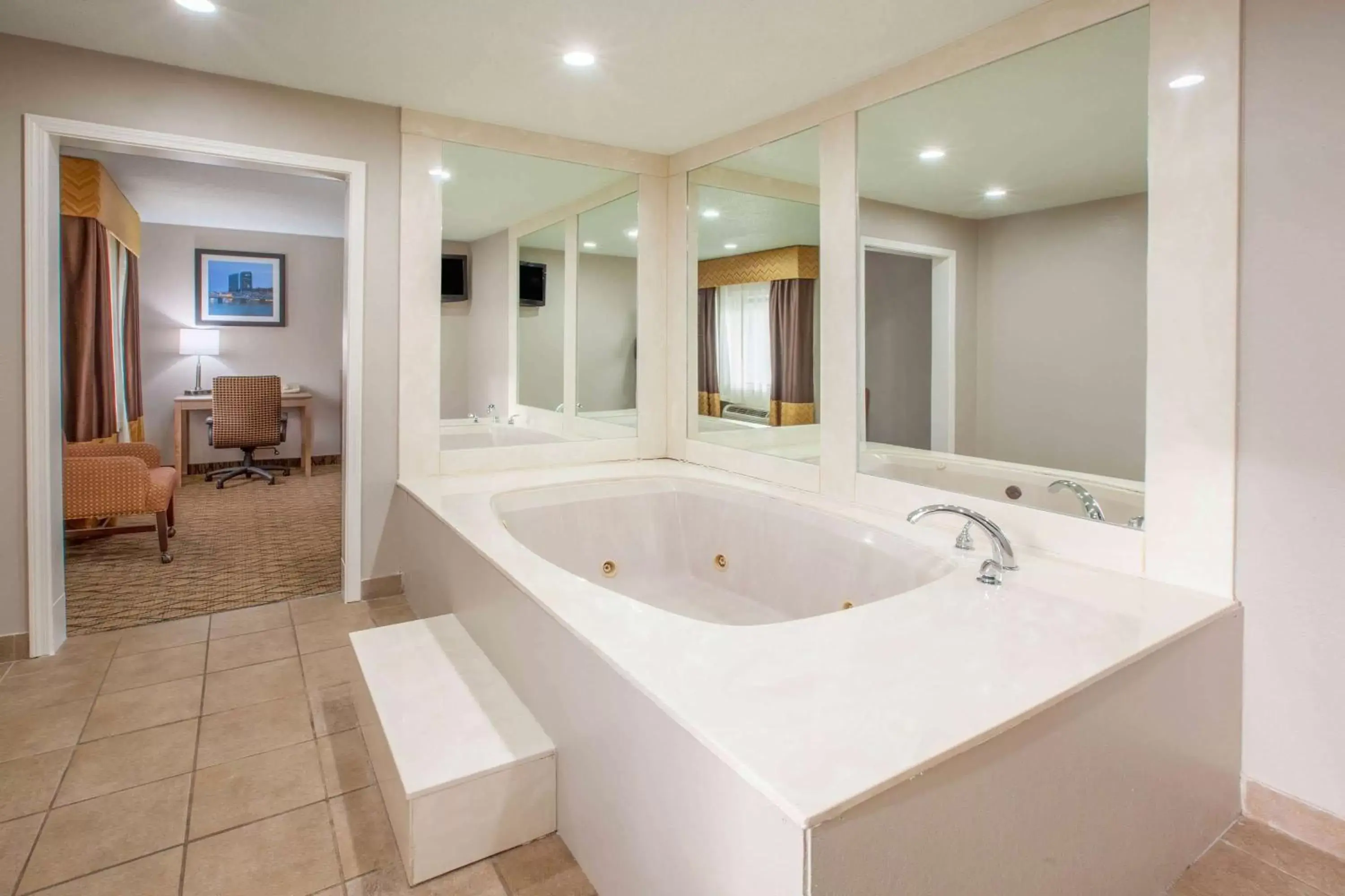 Photo of the whole room, Bathroom in Baymont by Wyndham Grand Rapids Airport