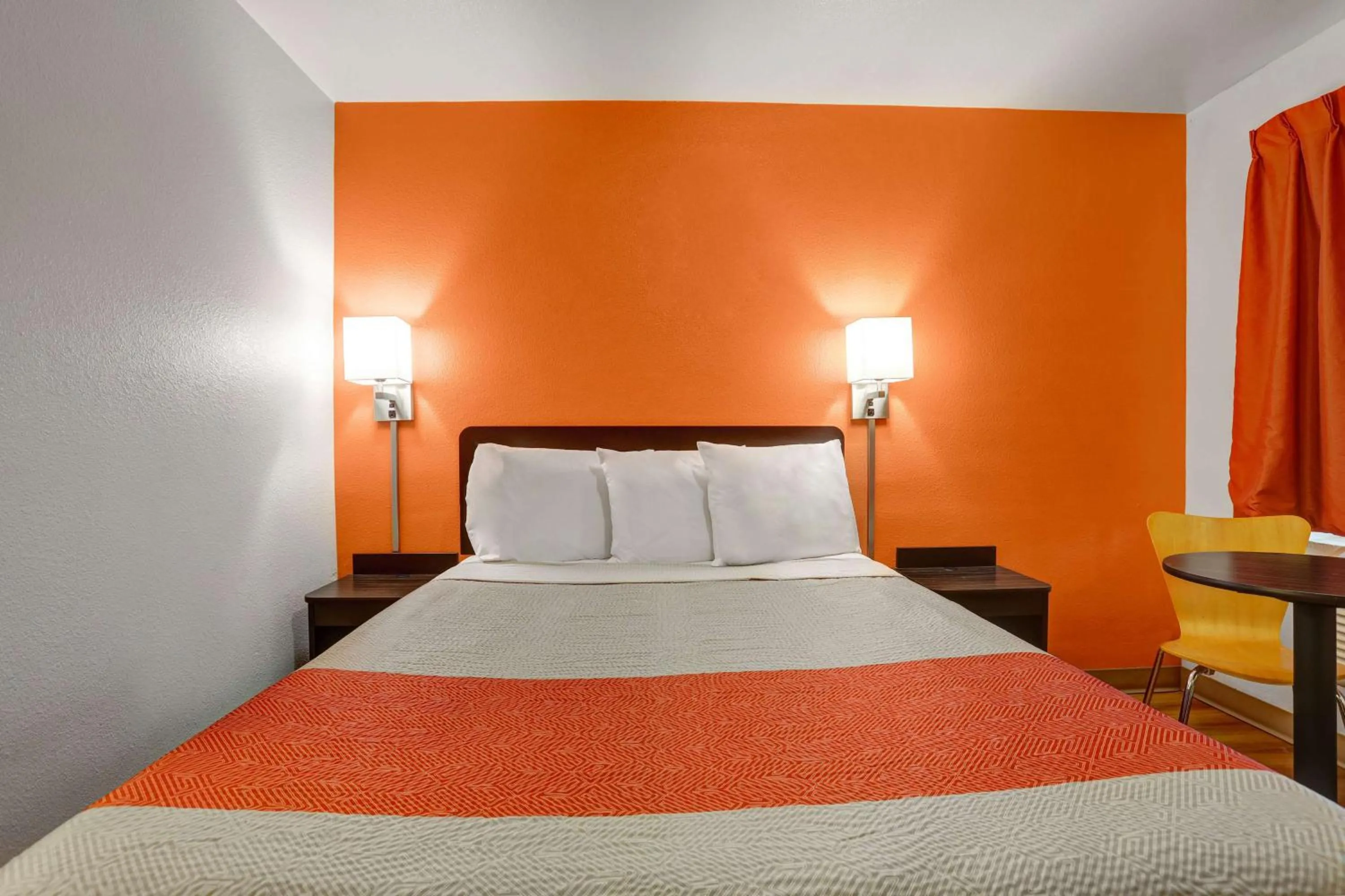 Bedroom, Bed in Motel 6-Marysville, CA