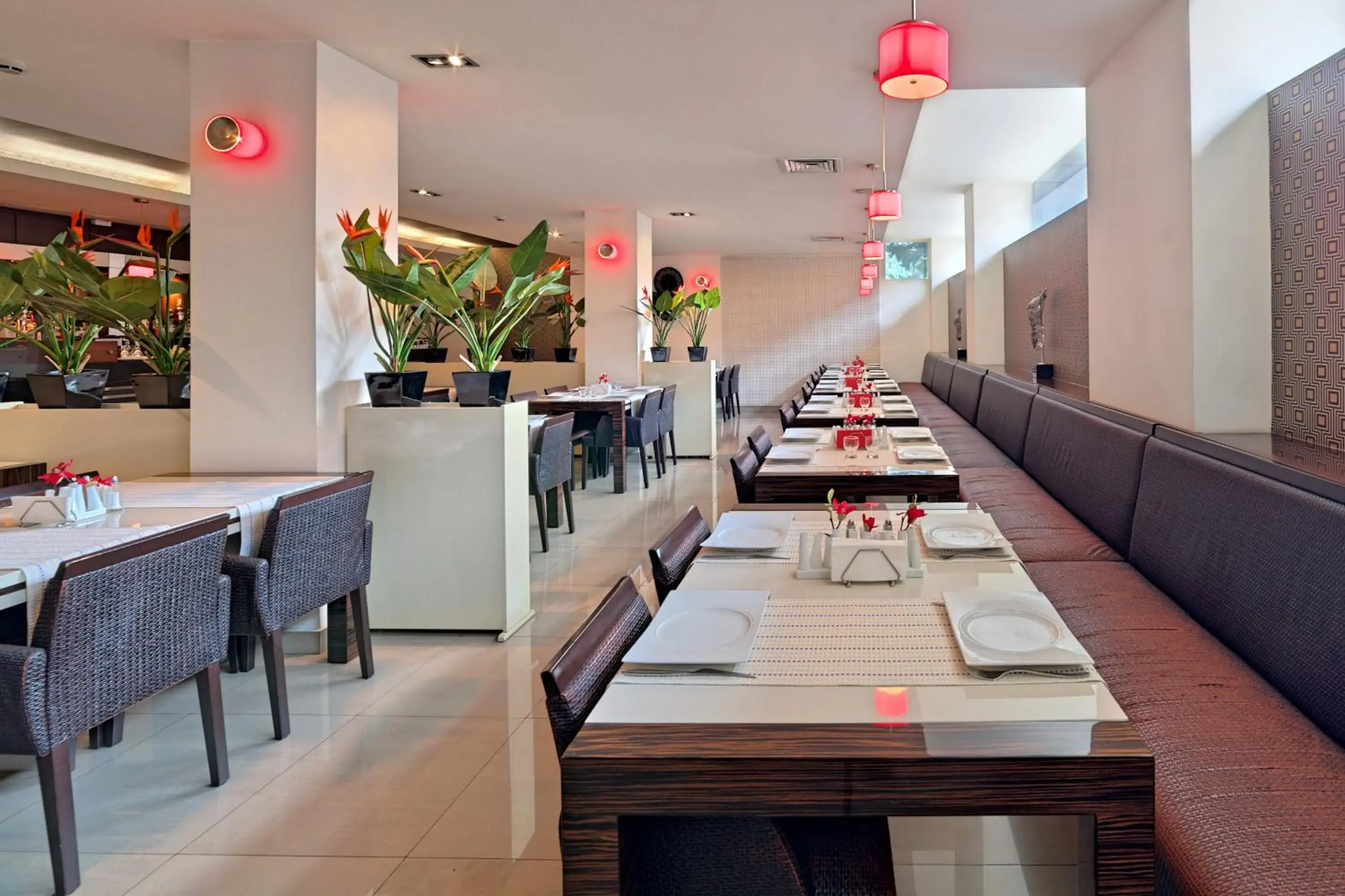 Restaurant/Places to Eat in Hotel Cubix