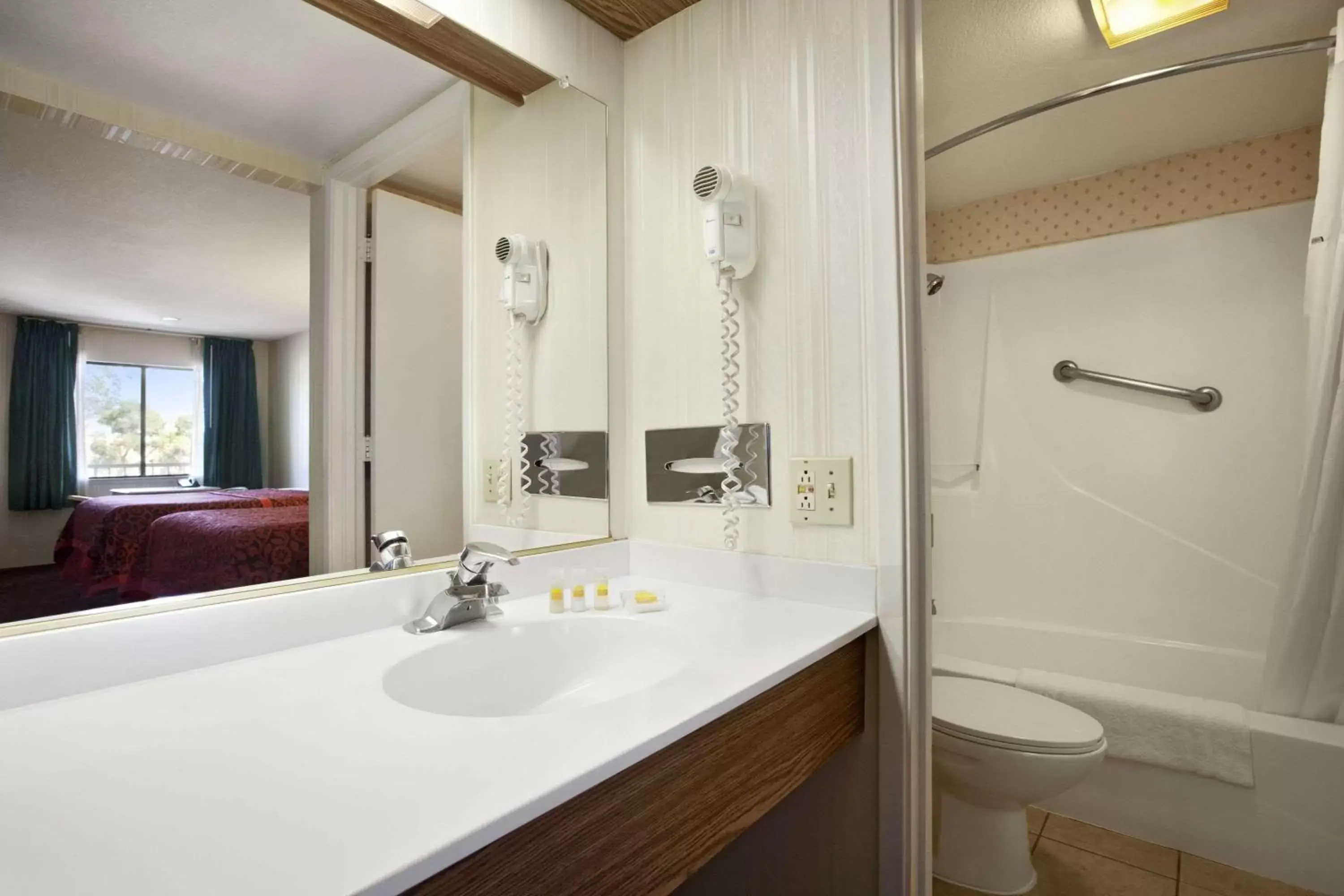 Bathroom in Days Inn by Wyndham Gilroy