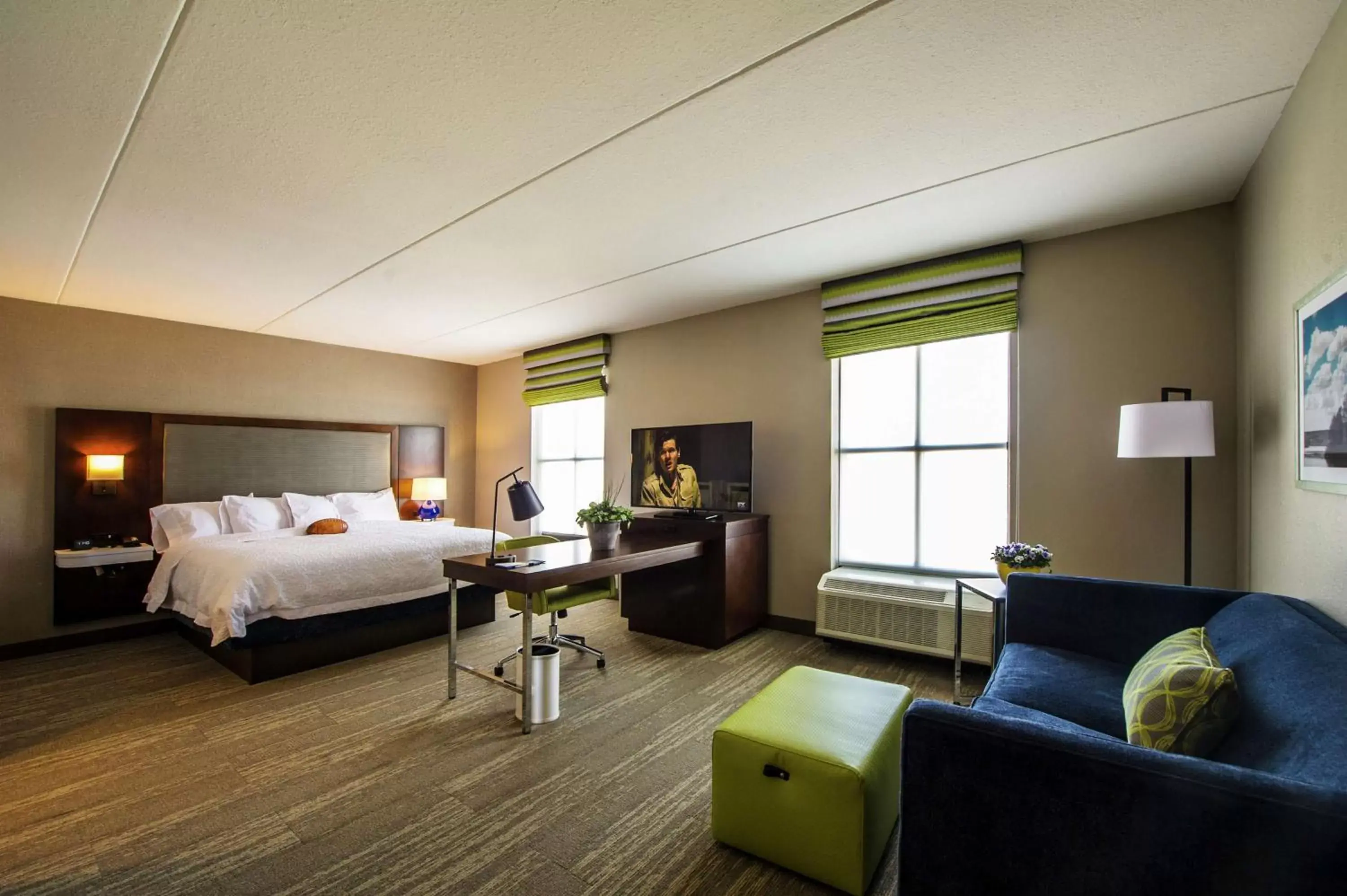 Bedroom in Hampton Inn & Suites/Foxborough/Mansfield