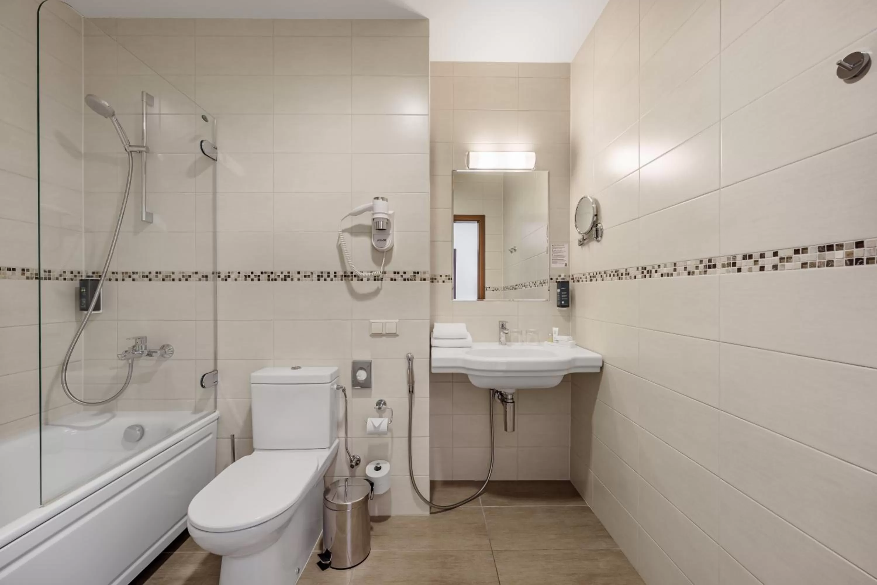 Shower in Euterpe Hotel