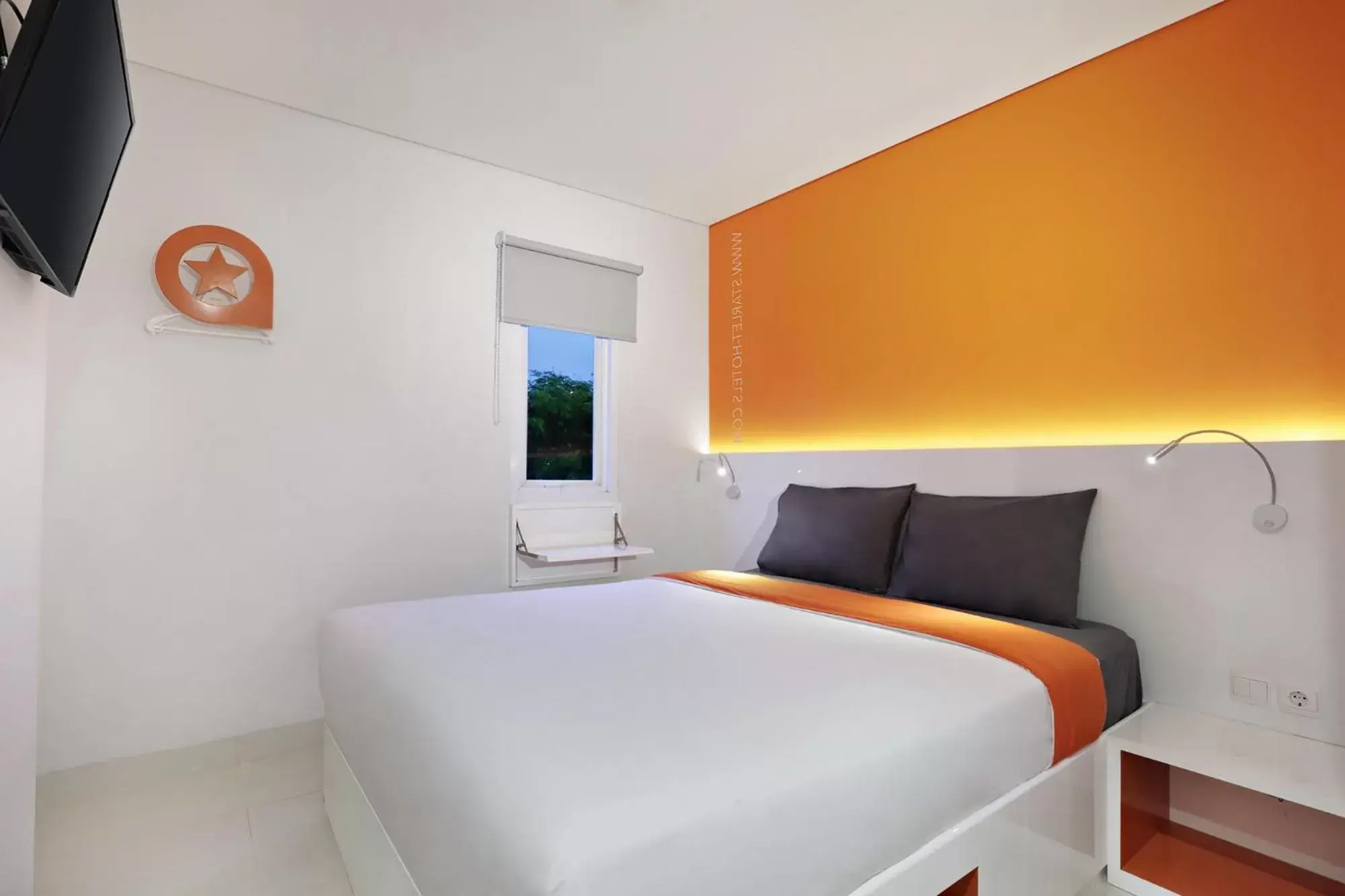 Bedroom, Bed in Starlet Hotel Serpong