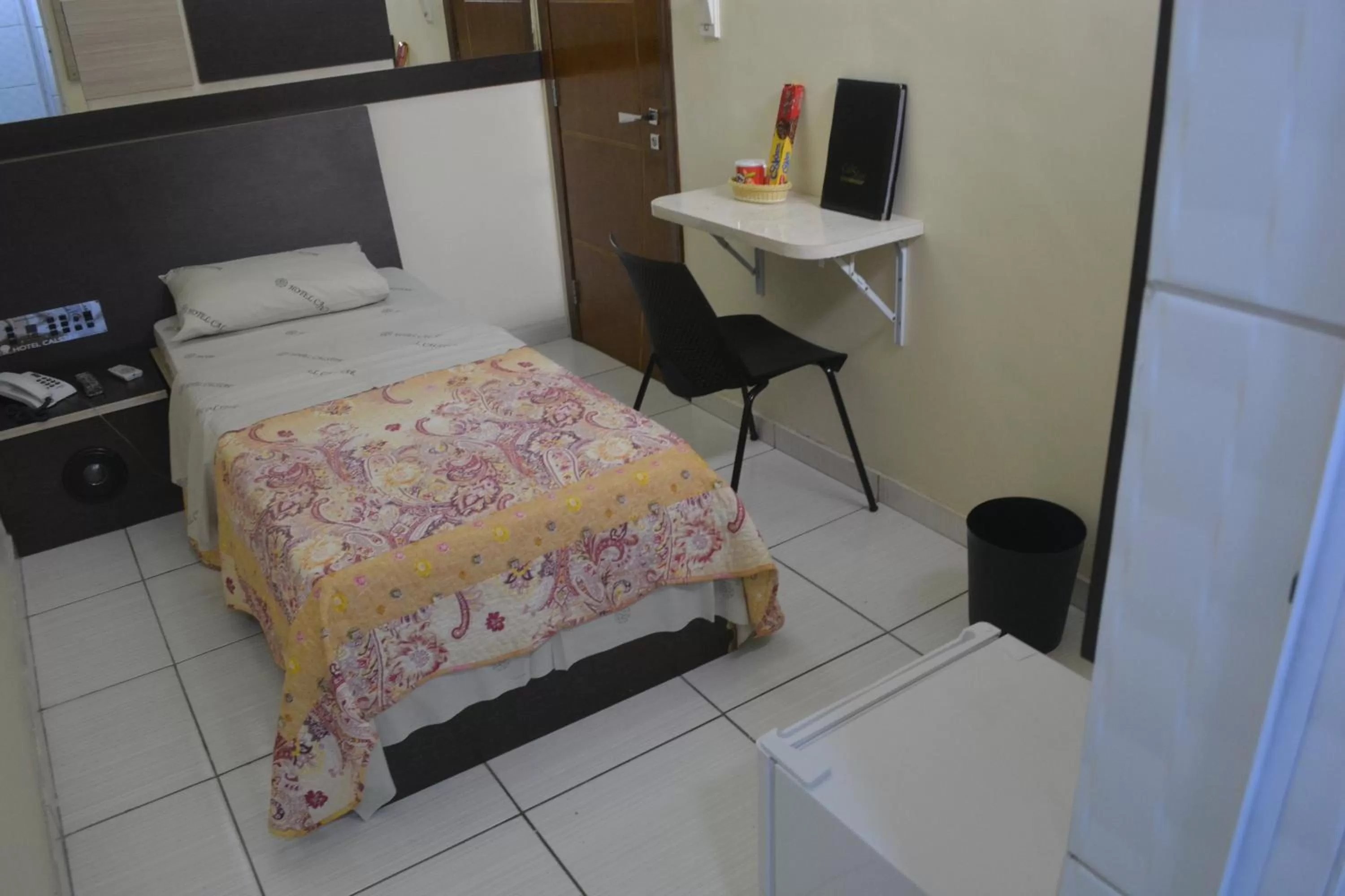 Bed in Hotel Calstar