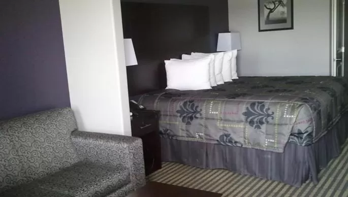 Bed in Studio 6-Beeville, TX