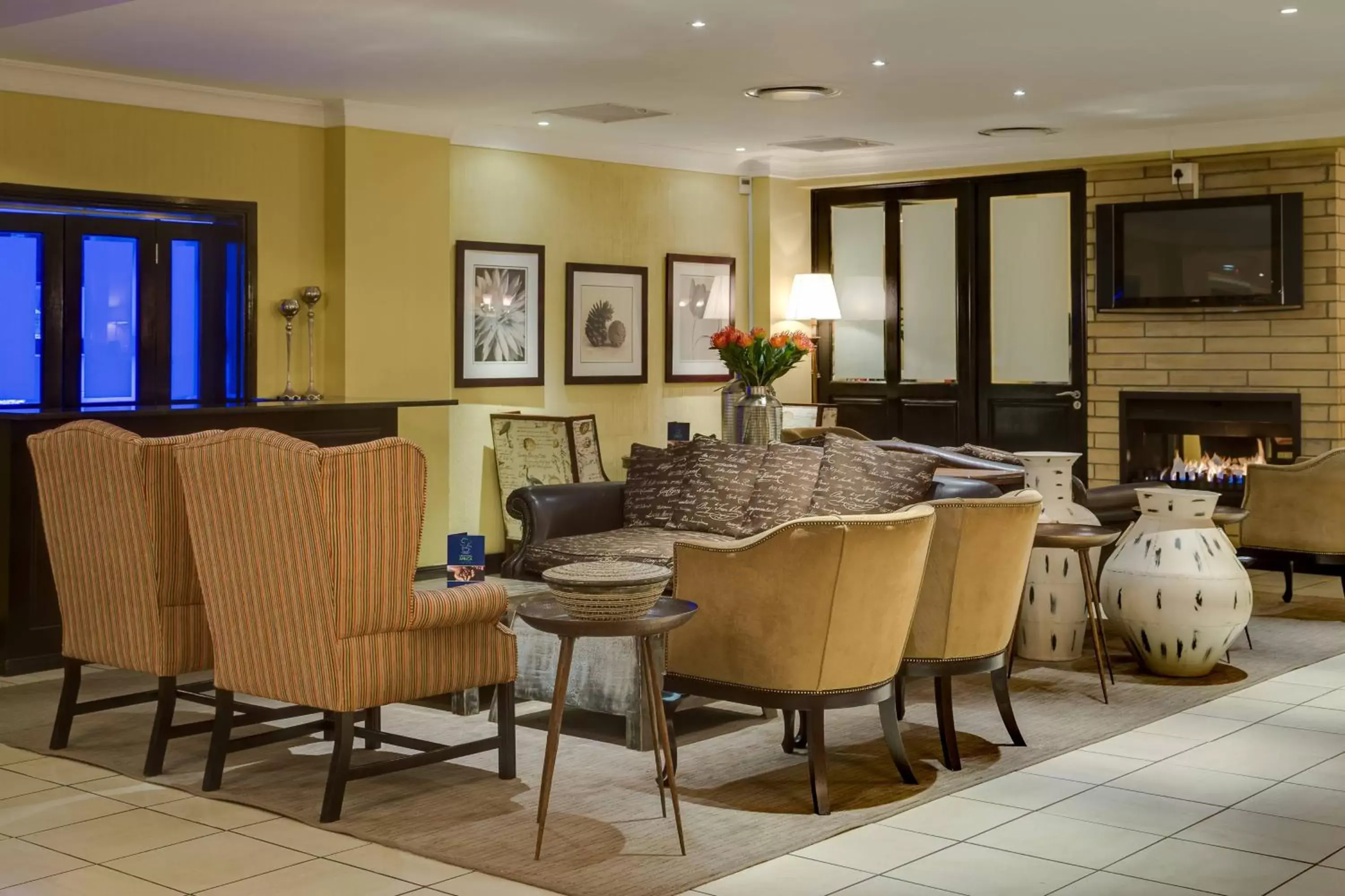 Lounge or bar in Protea Hotel by Marriott Bloemfontein