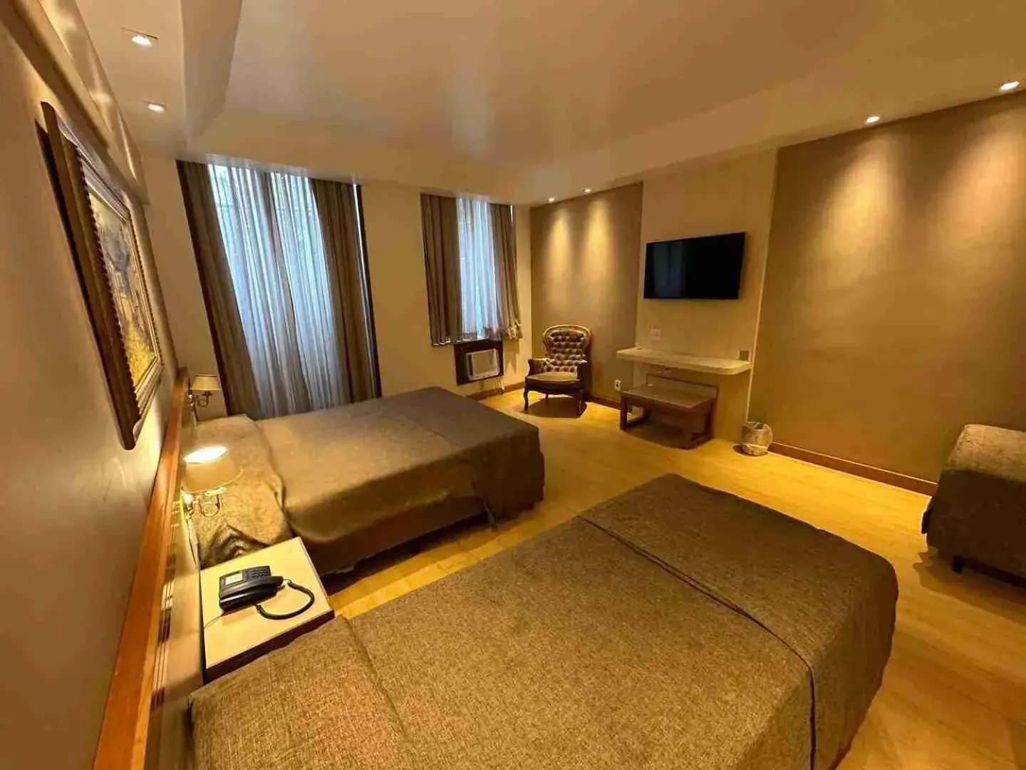 Bed, TV/Entertainment Center in Riale Imperial Flamengo