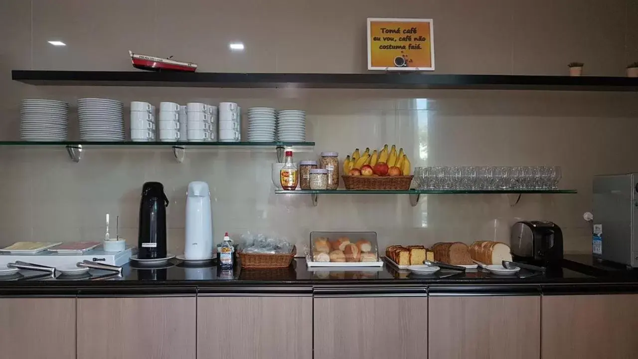 Kitchen/Kitchenette in Hotel Enseada Aeroporto