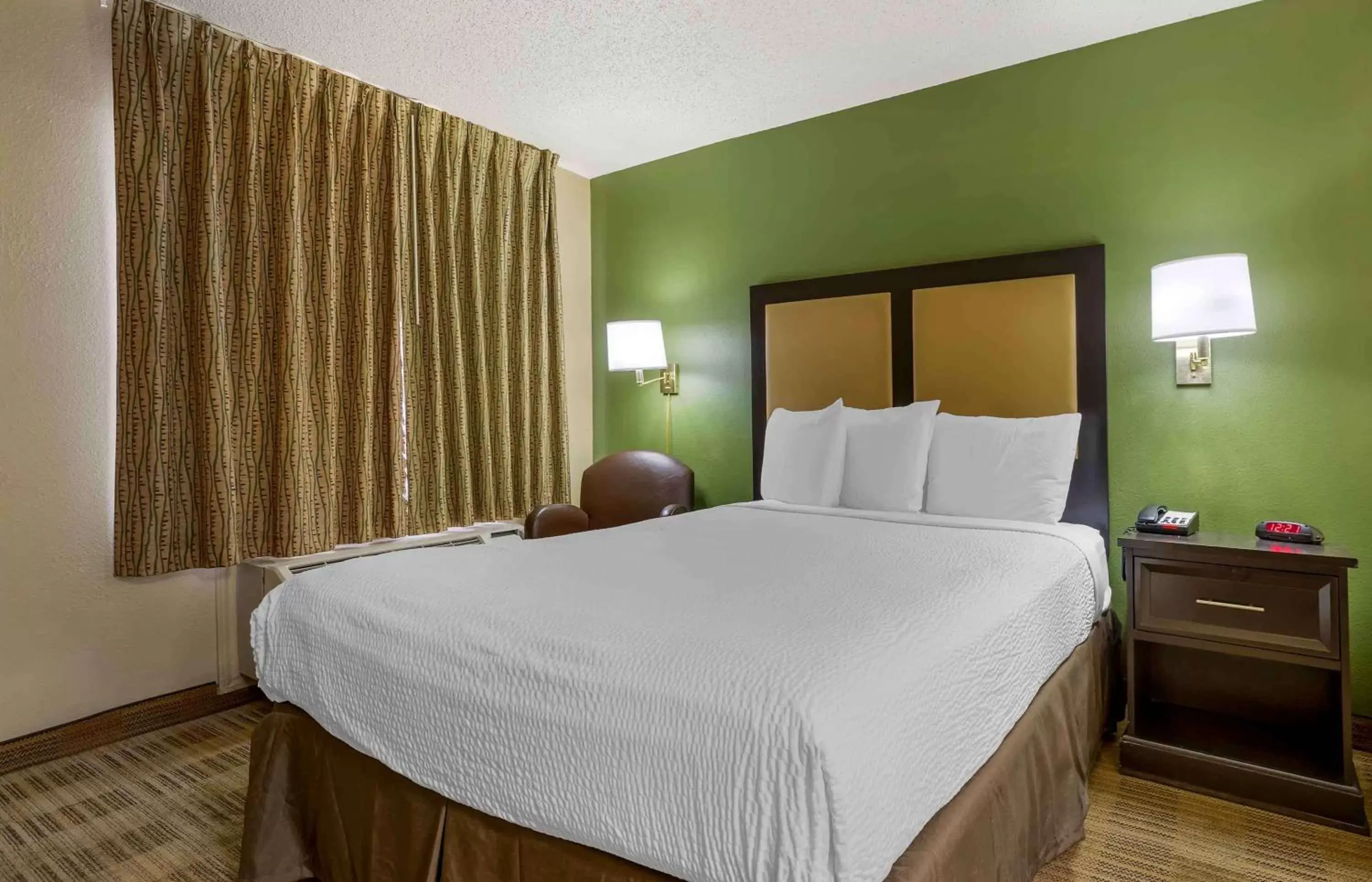 Bedroom, Bed in Extended Stay America Select Suites - Denver - Aurora South