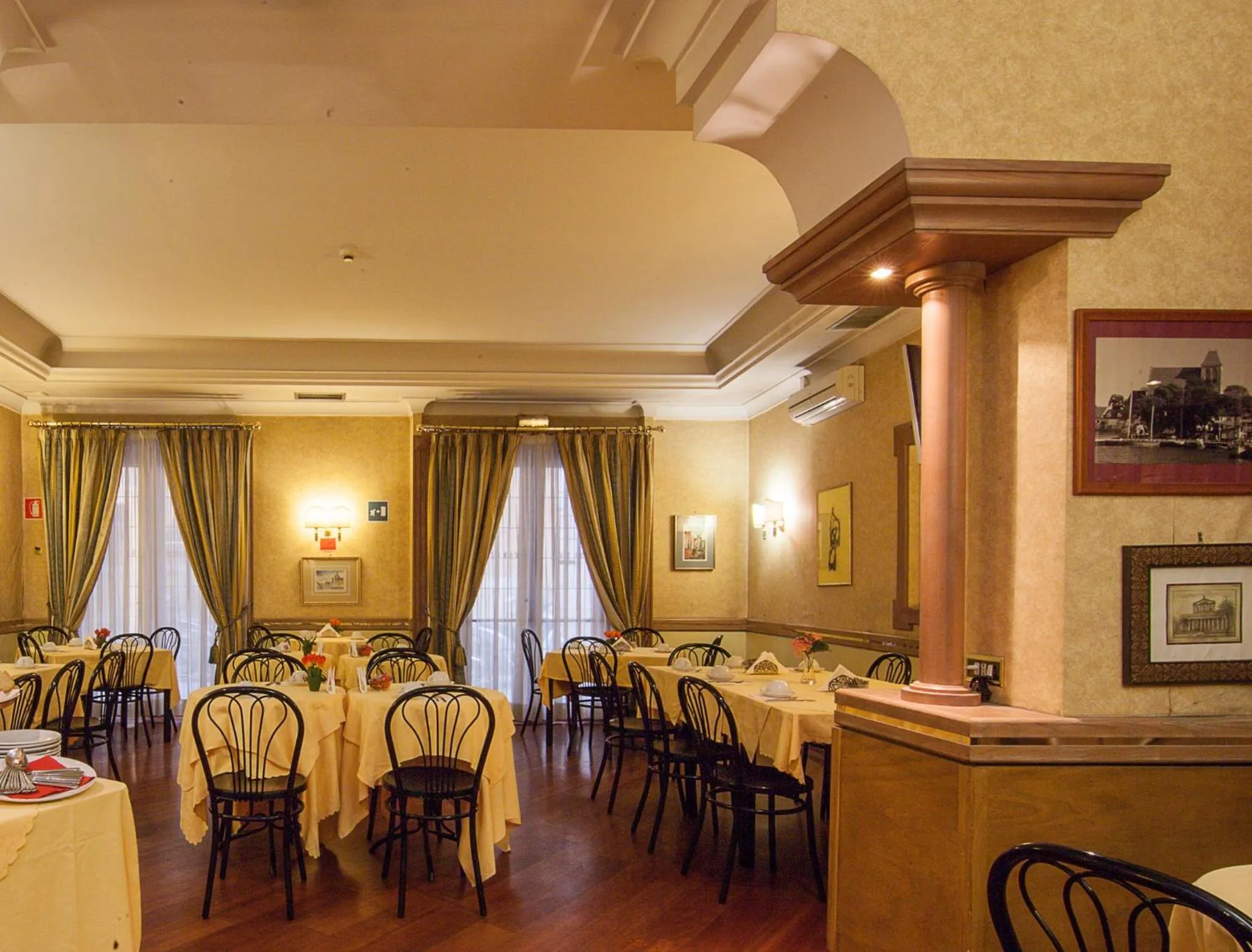 Restaurant/places to eat in Hotel Pomezia