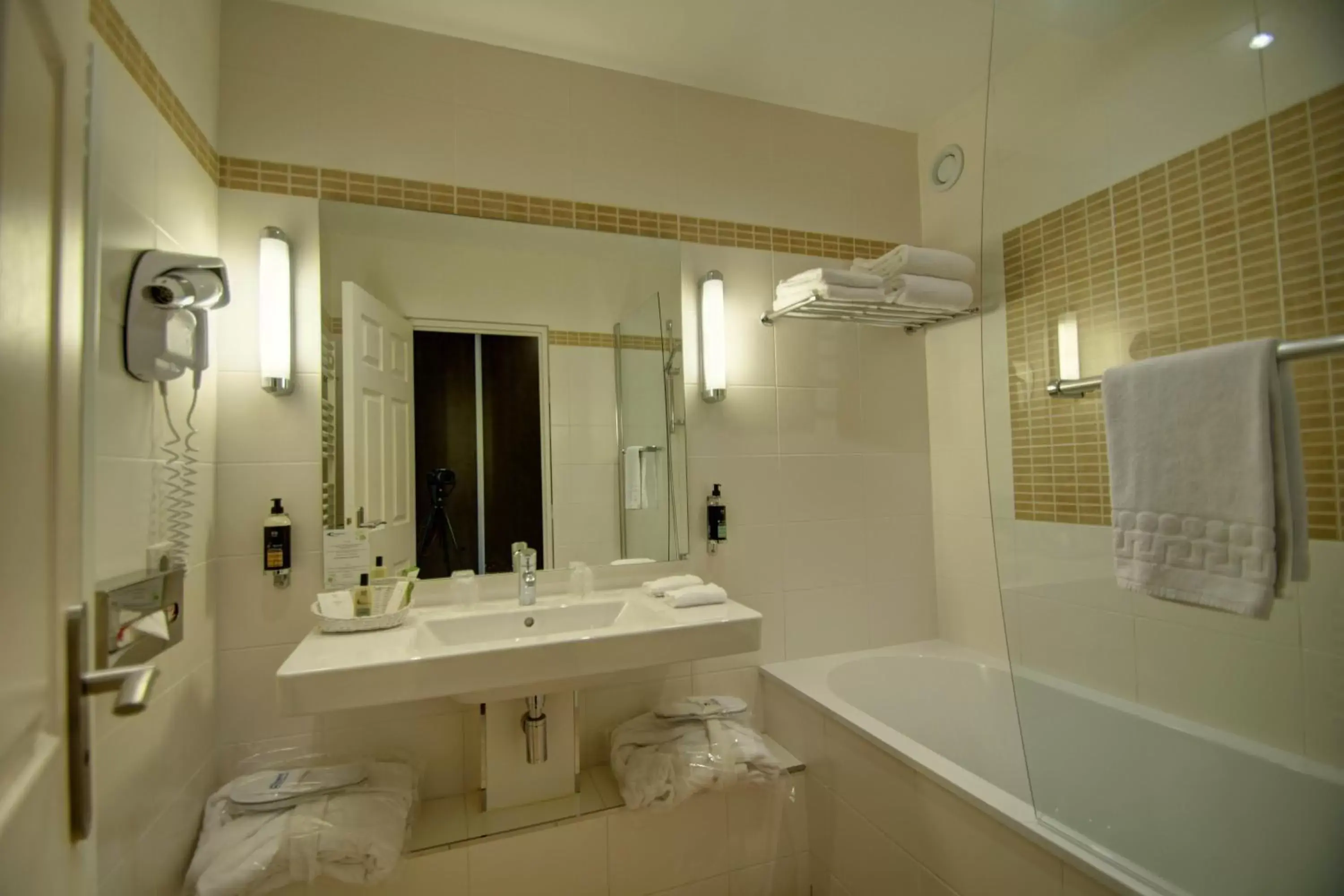 Bathroom in Hôtel du Parc