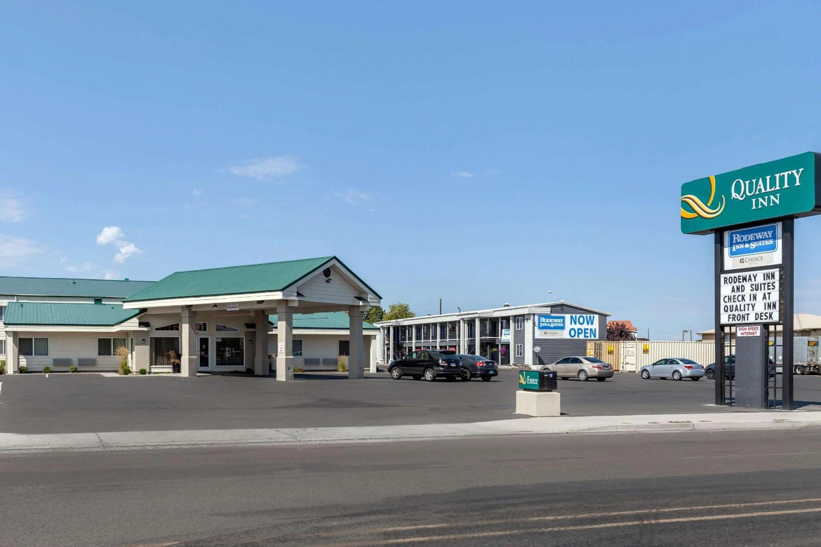 Property building in Rodeway Inn & Suites Ontario