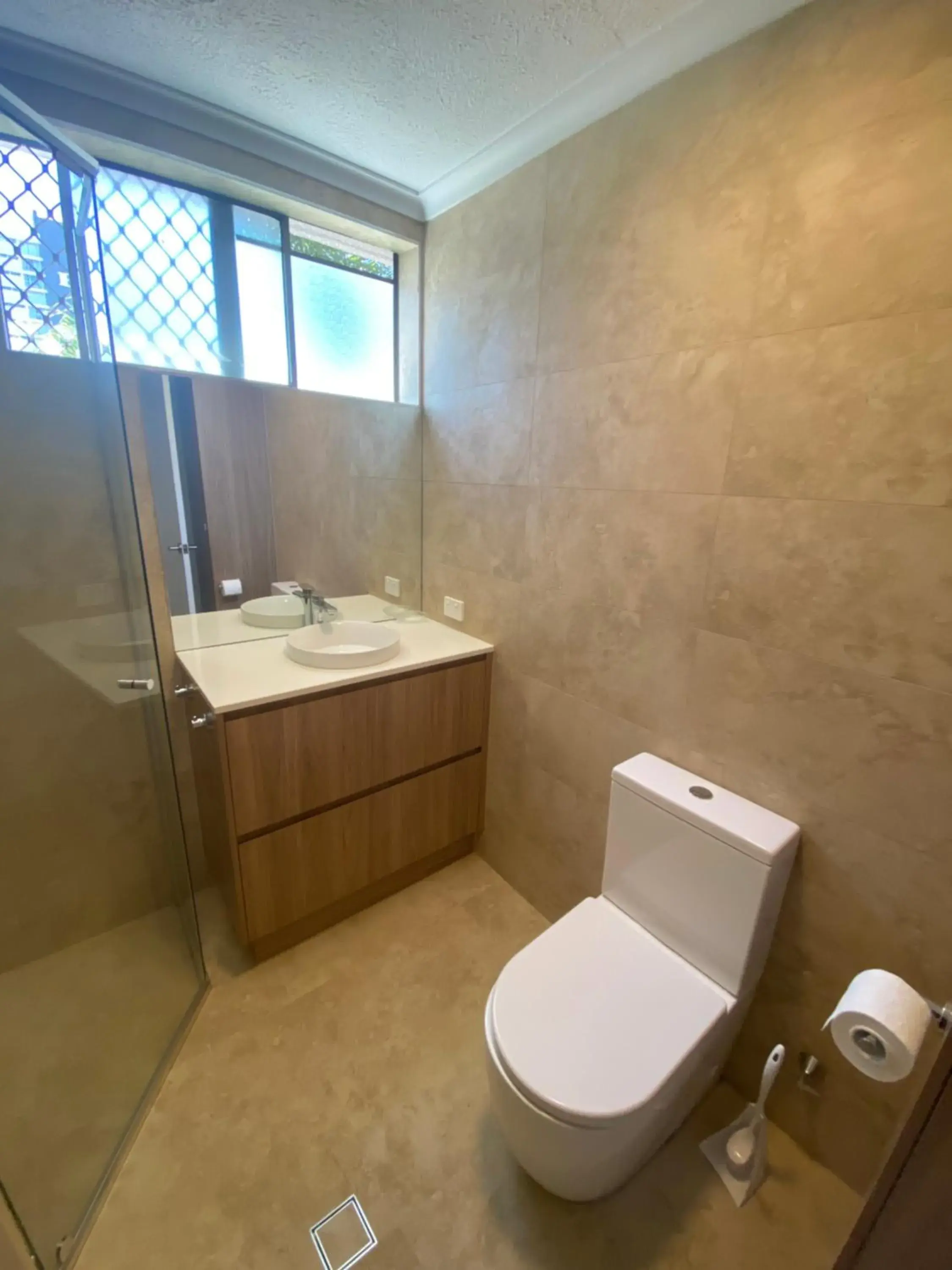 Bathroom in Enderley Gardens Resort